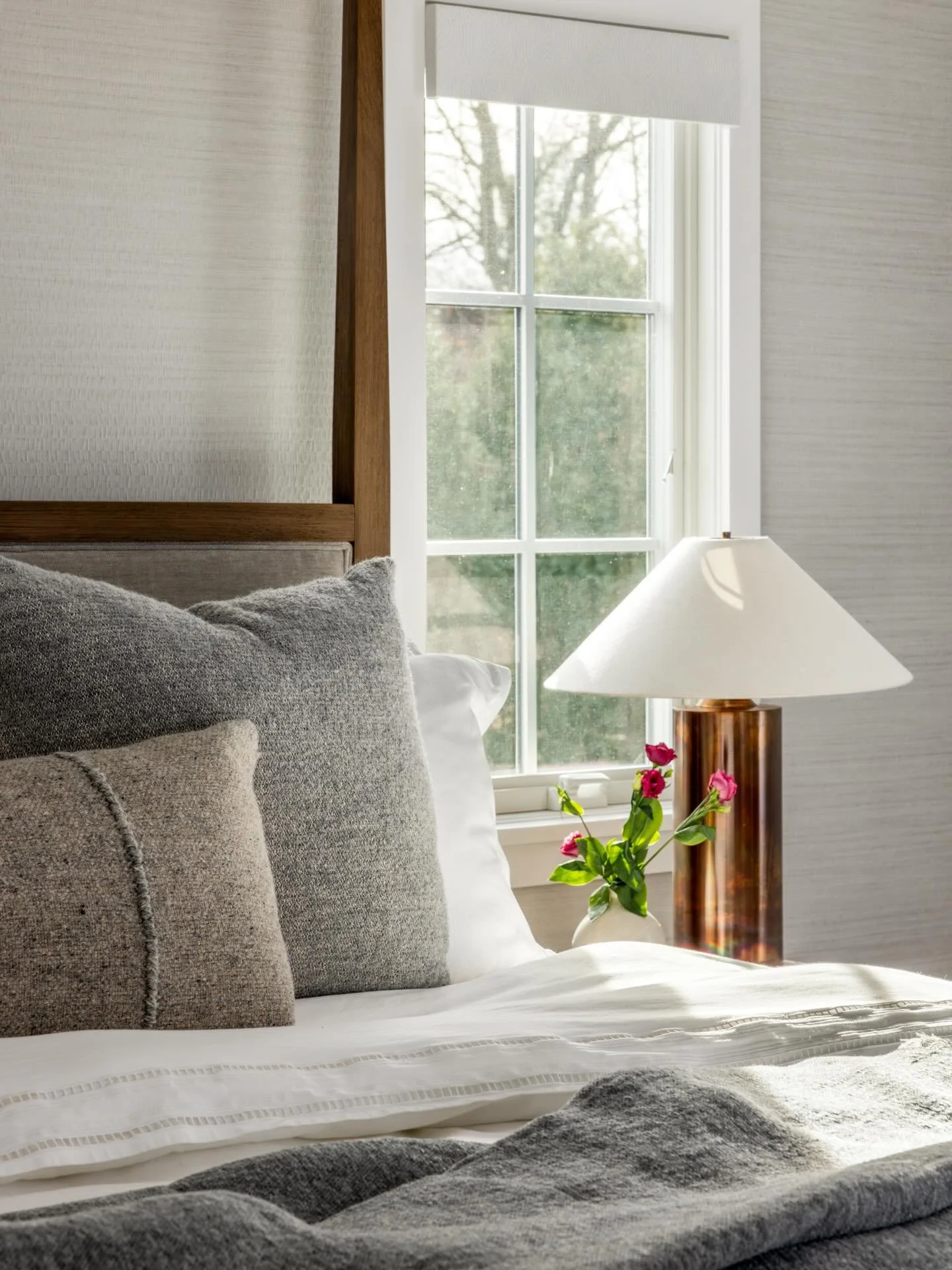 Layers, the perfect natural light, and a quiet kind of cozy.

Design: @justinewolmaninteriors 
Photo: @julie.leffell.photo 

#interiordesign
#interiorsinspo 
#layeredliving
#quietluxury
#timelessinteriors