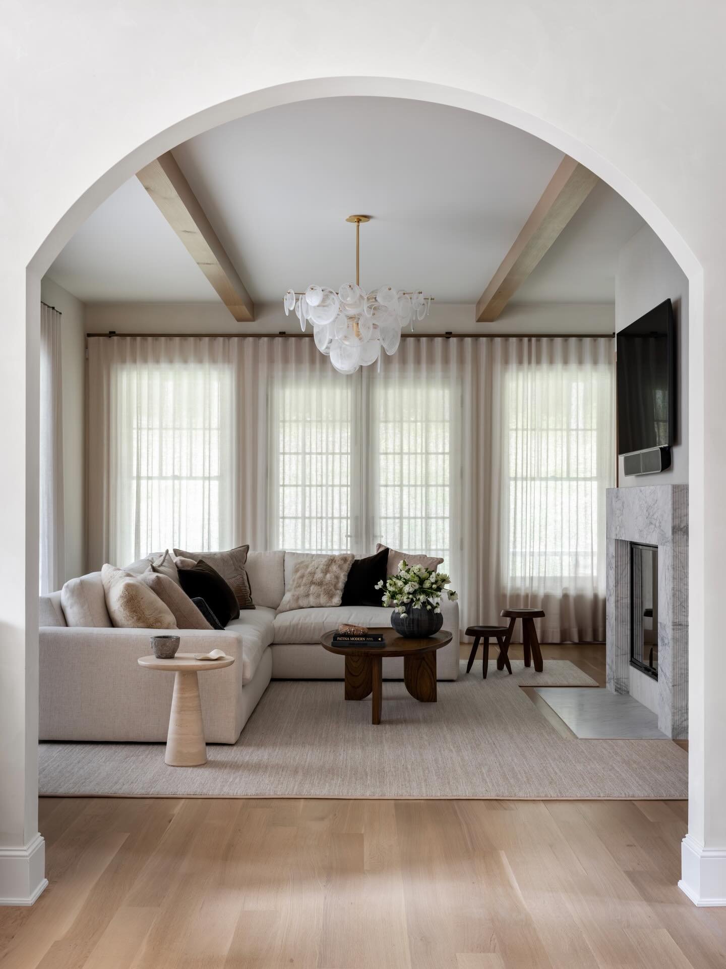 You have to see it before it exists&hellip;
and somehow it always becomes even better once it does.
There&rsquo;s just something so beautiful about seeing a vision come to life like this.

Design: @justinewolmaninteriors 
Photography: @julie.leffell.