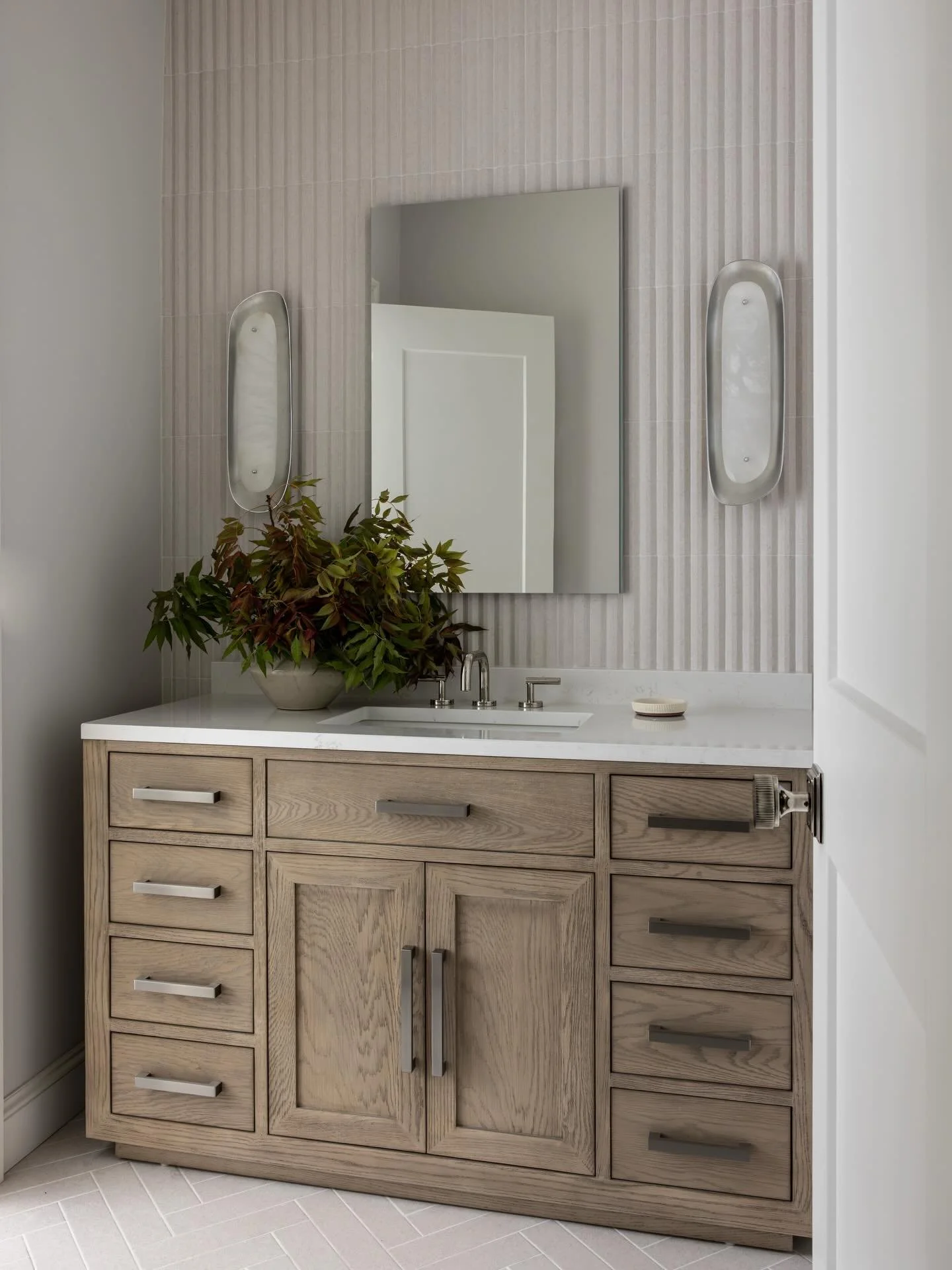 This bathroom&hellip;
It&rsquo;s the tile.
Subtle, until you realize it&rsquo;s everything.

Design: @justinewolmaninteriors 
Photography: @julie.leffell.photo 
Styling: @dorciakelley