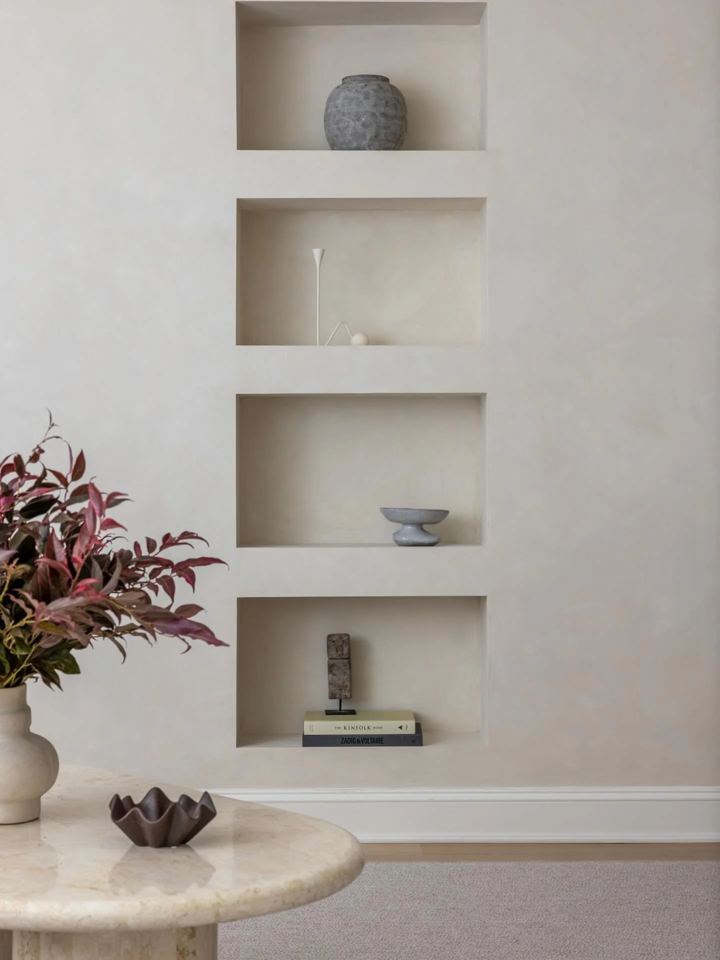 From the smallest detail to the full room&hellip;
every element plays a role in shaping something that feels this beautiful.

Design: @justinewolmaninteriors 
Photo: @julie.leffell.photo 
Styling: @dorciakelley