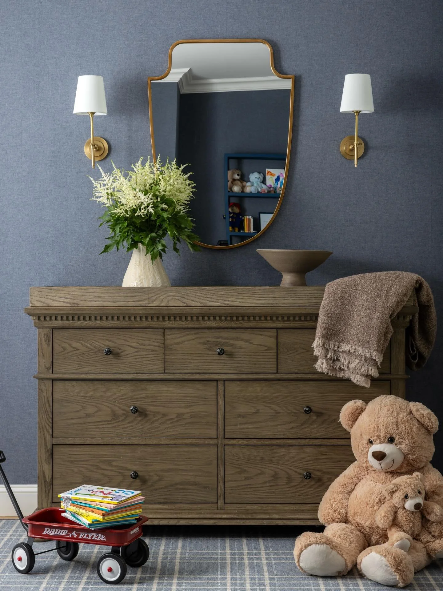 Stylish, playful, and made for adventure. This nursery has all the charm.

Design: @justinewolmaninteriors 
Photography: @julie.leffell.photo 
Styling: @dorciakelley
