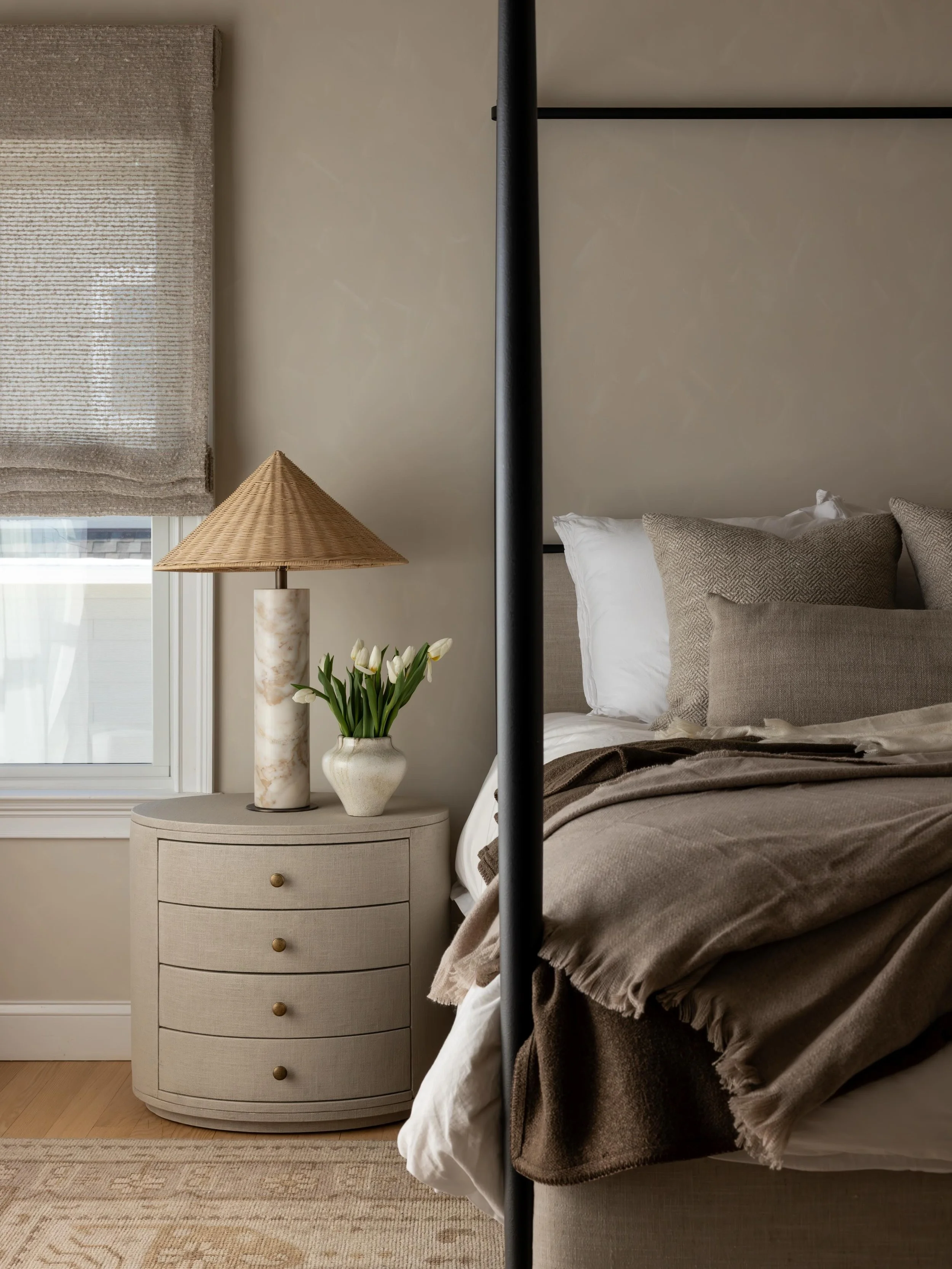 Timeless, Soft, and Serene primary bedroom.

Design: @justinewolmaninteriors 
Photography: @julie.leffell.photo