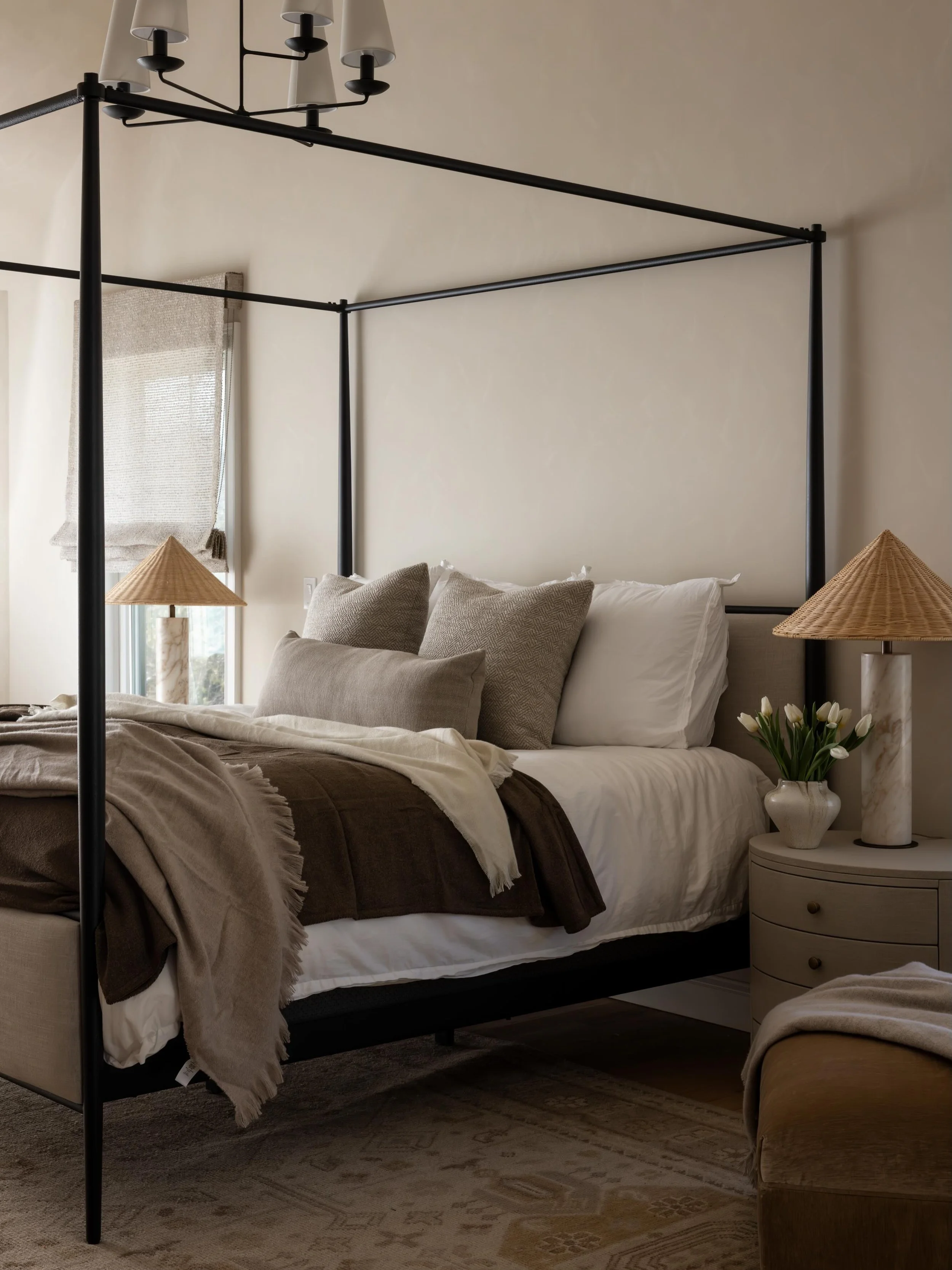 The bedroom details that make all the difference.

Design: @justinewolmaninteriors 
Photo: @julie.leffell.photo