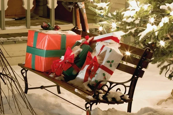 Inflation, Gifts and Guilt: The Economics of Canada’s Holiday Economy