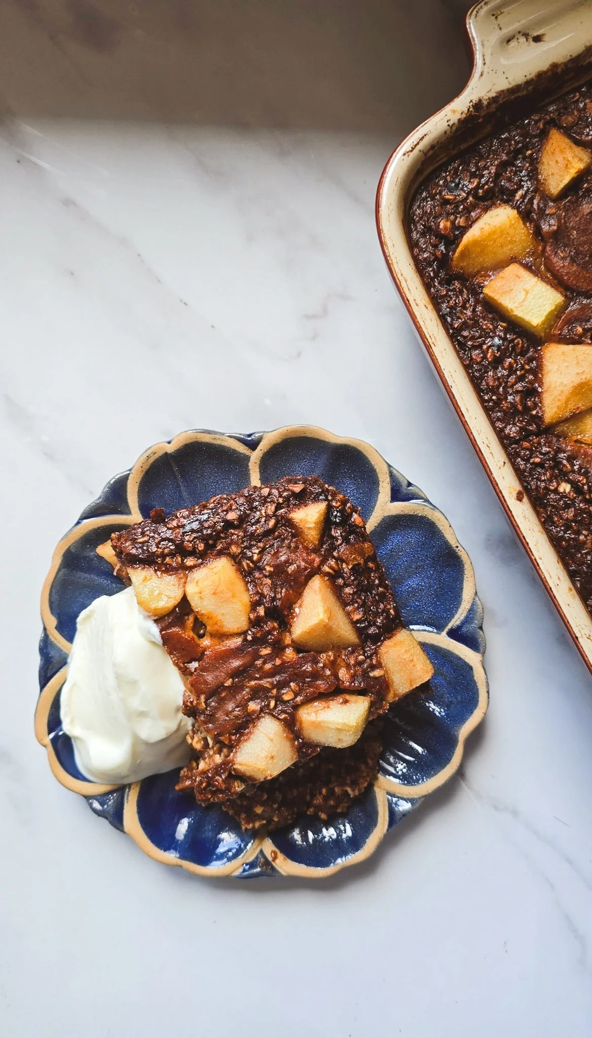 Pear, Almond &amp; Chocolate Baked Oats