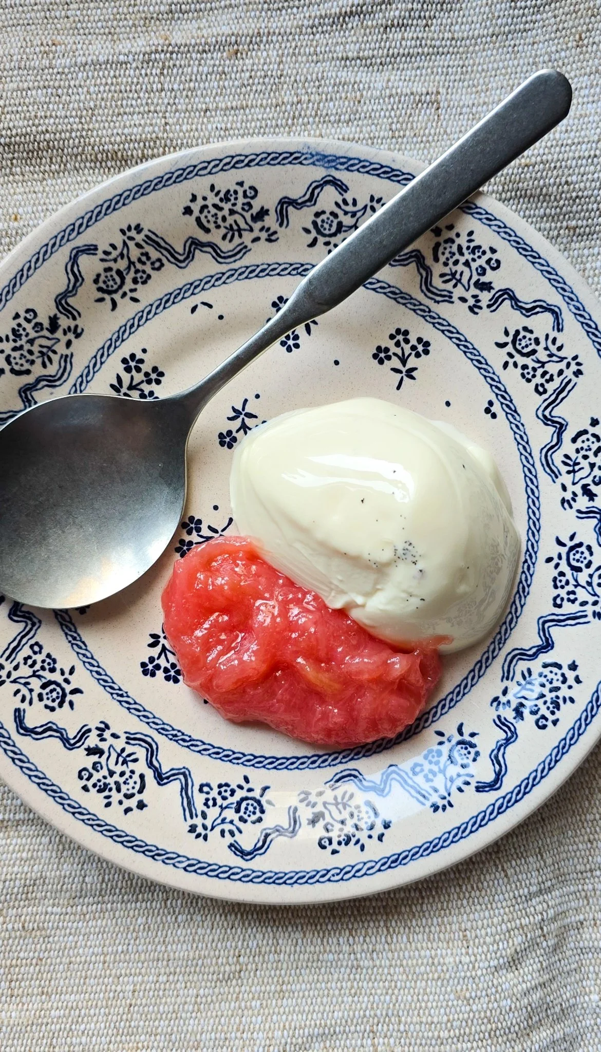 Vanilla Panna Cotta with Rhubarb Compote