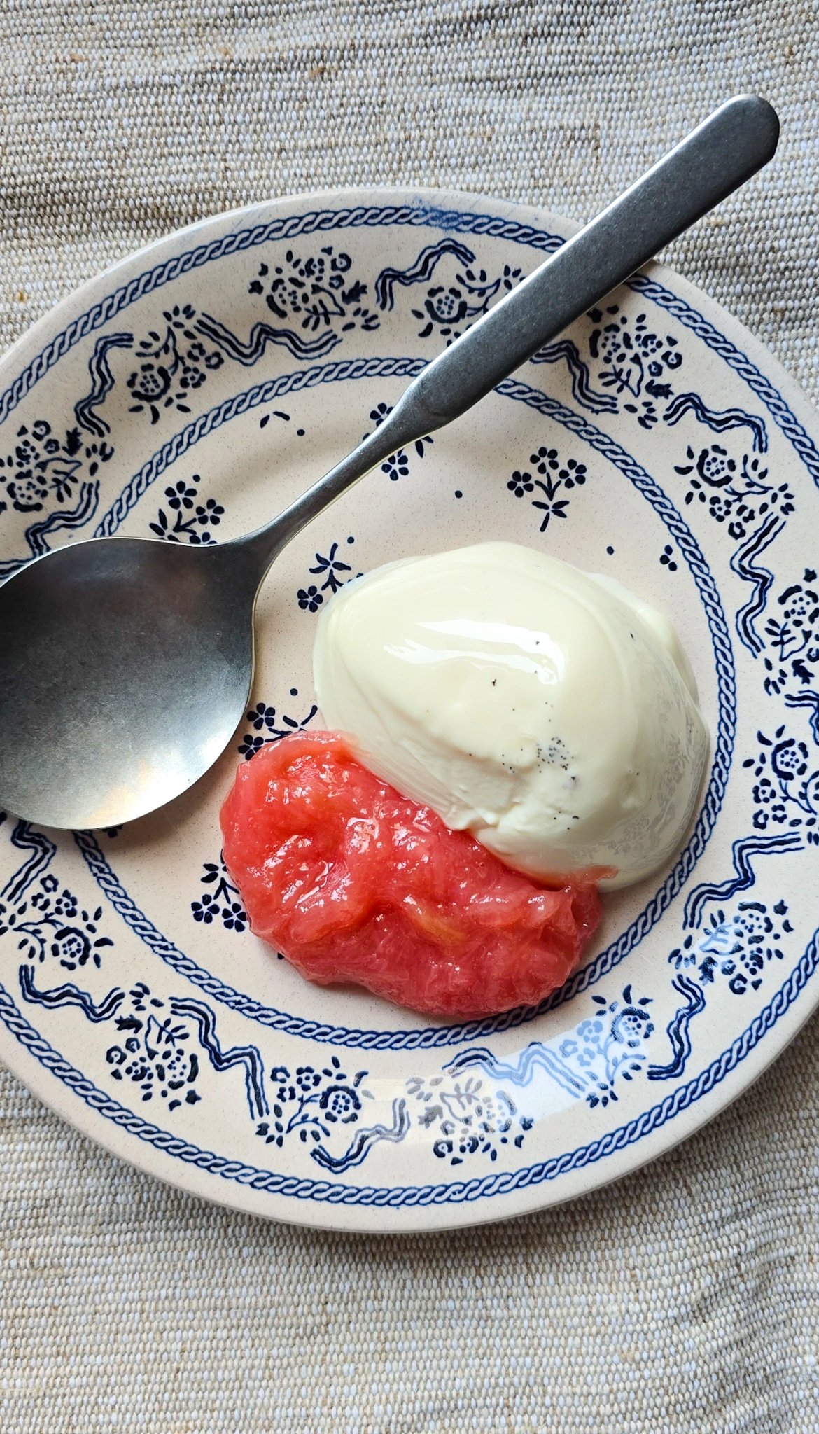 Vanilla Panna Cotta with Rhubarb Compote