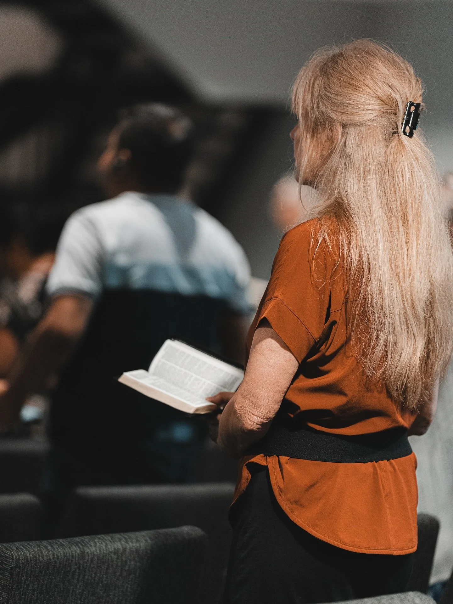 bible-reading_Parkway-Church_Oak-Creek-WI (1).jpg