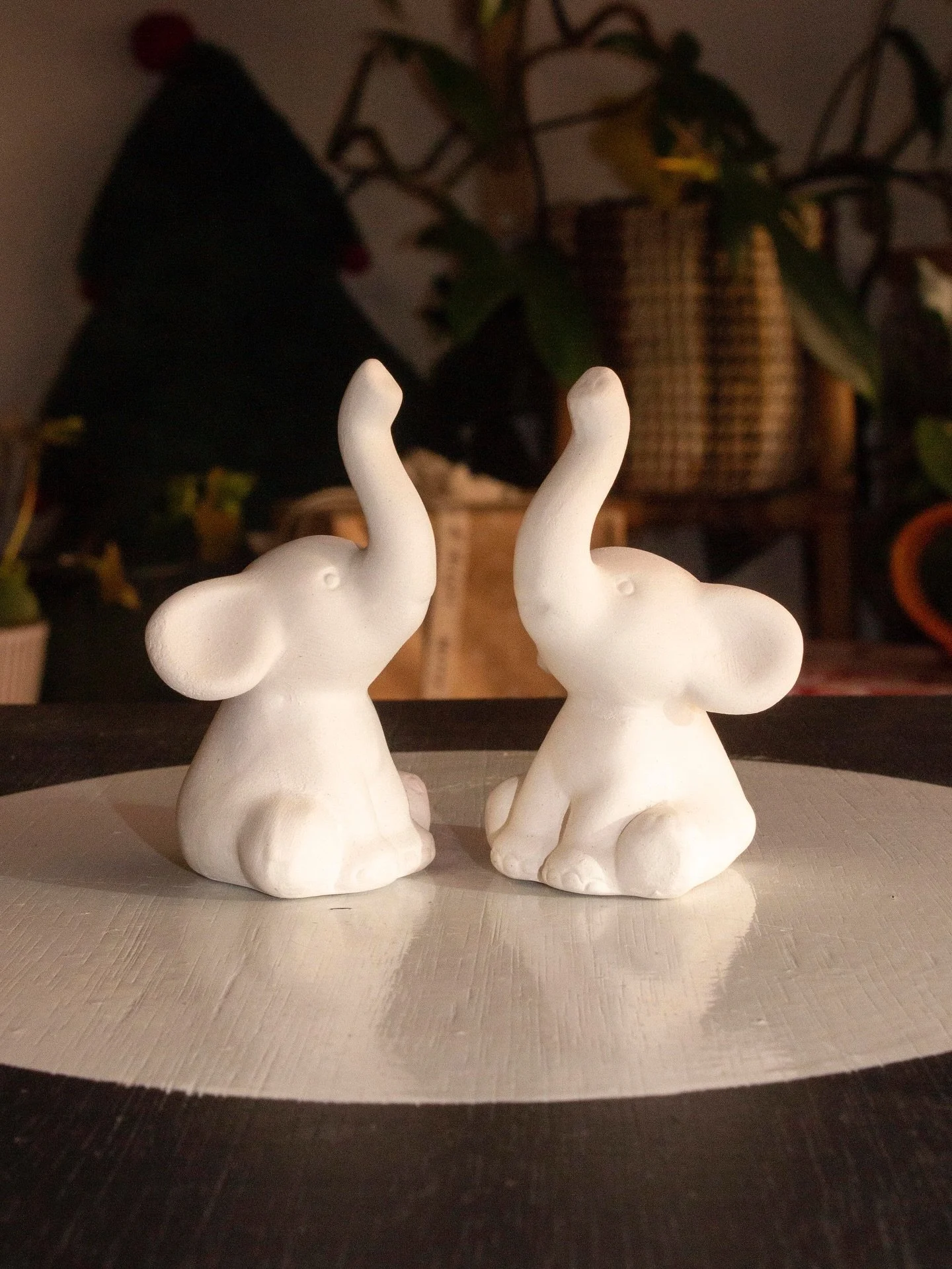 To celebrate Elmer&rsquo;s Art Parade coming to town - we&rsquo;ve got some new editions in the studio! 🐘🎨 How will you decorate yours? 

Trail maps available from lots of lovely shops around town incl @dicksgeneralstore @loolalovesuk @thequietcatb