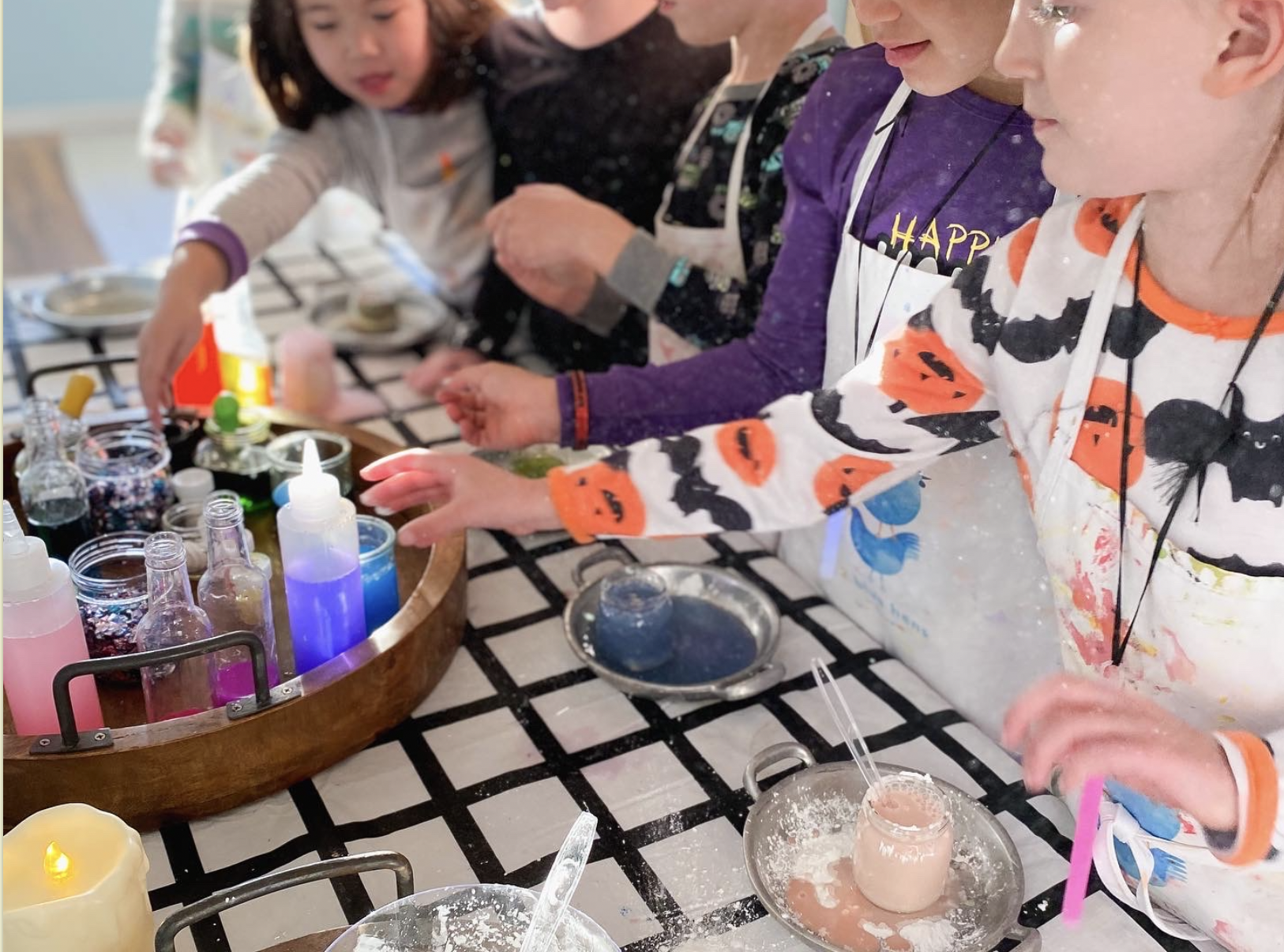 toddlers painting with squirt bottles