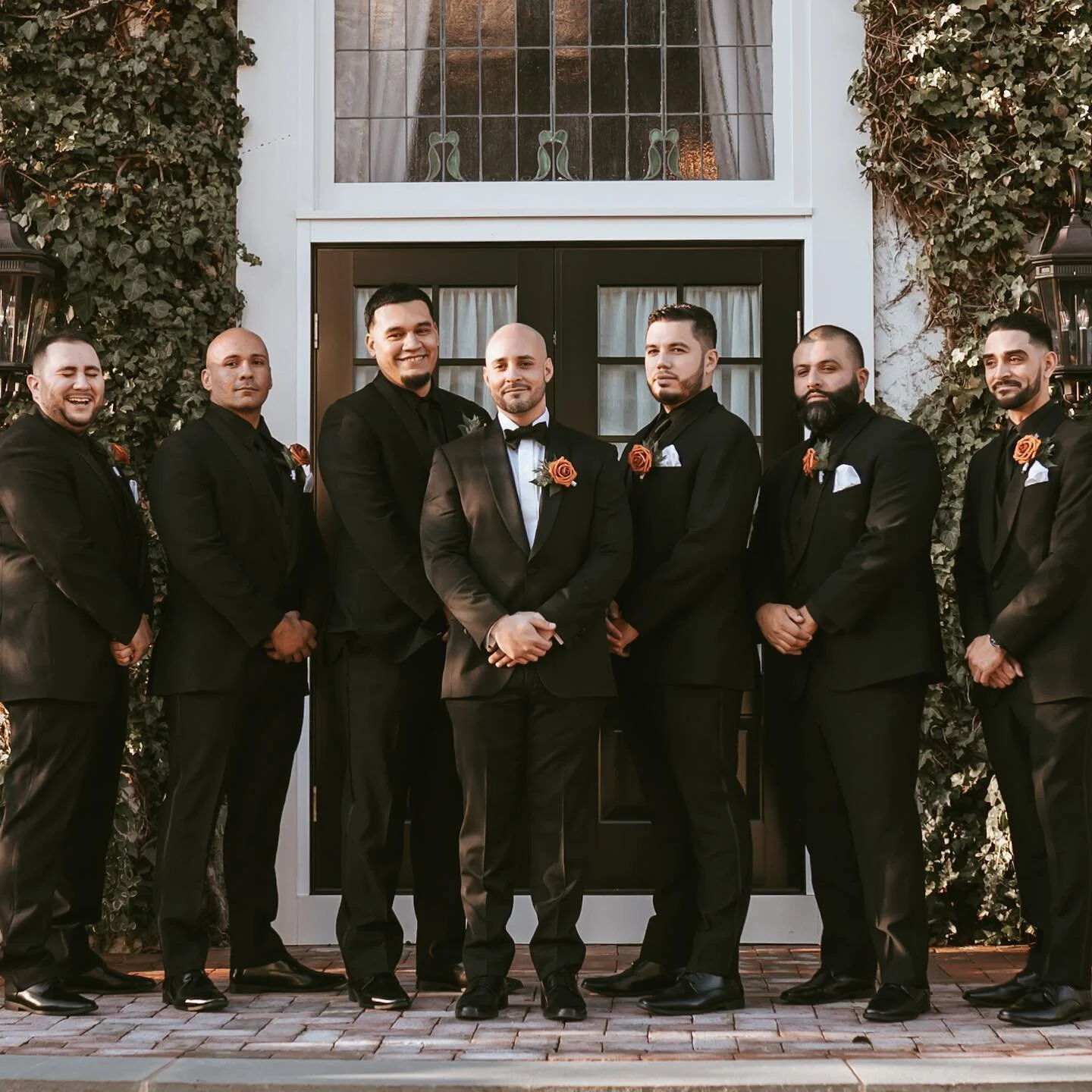 This is gonna be a great year! Enjoy this beautiful group wedding photo.

#photography #wedding #weddingphotography