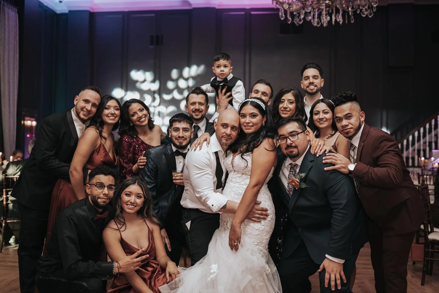 Favorite photo of the week! 

Definitely recommend everyone at their wedding to gather the groomsmen and the braids maids and just take a silly photo together like this on the dance floor!

#wedding #photographer #photography #