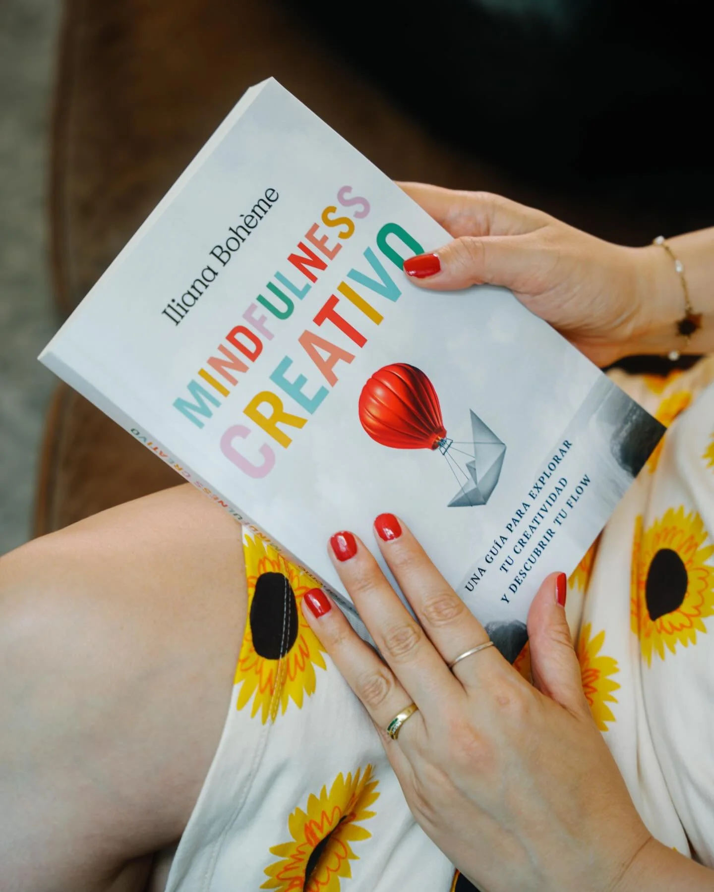 🥳 &iexcl;Feliz d&iacute;a del libro! 📖

Este proyecto no naci&oacute; como un libro.

&nbsp;Naci&oacute; como una idea, sin forma, sin nombre.&nbsp;

Fue el proceso el que lo fue esculpiendo.

✨Hoy, que se celebra lo que se escribe y lo que florece