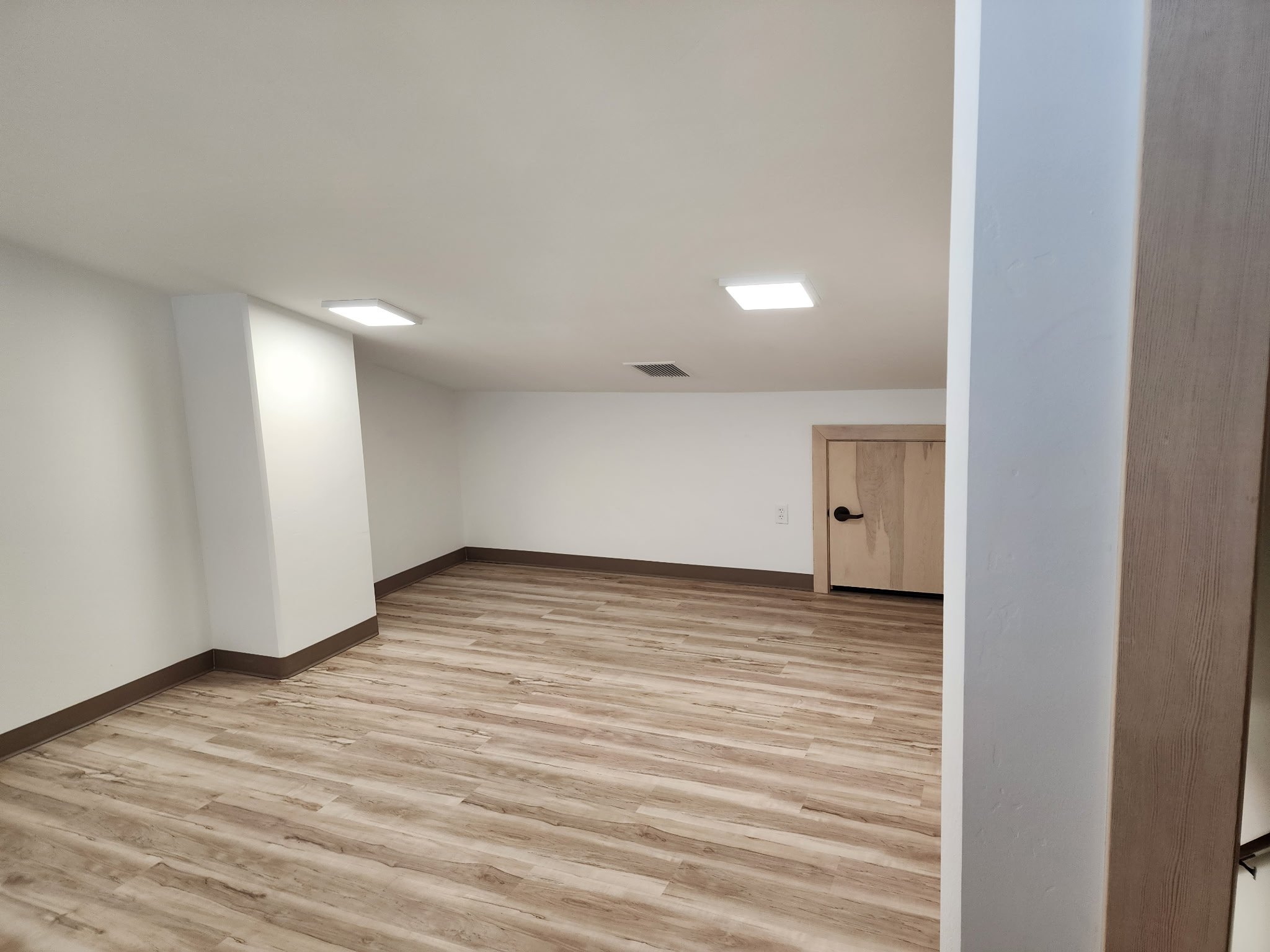 Room B (190SQ FT)