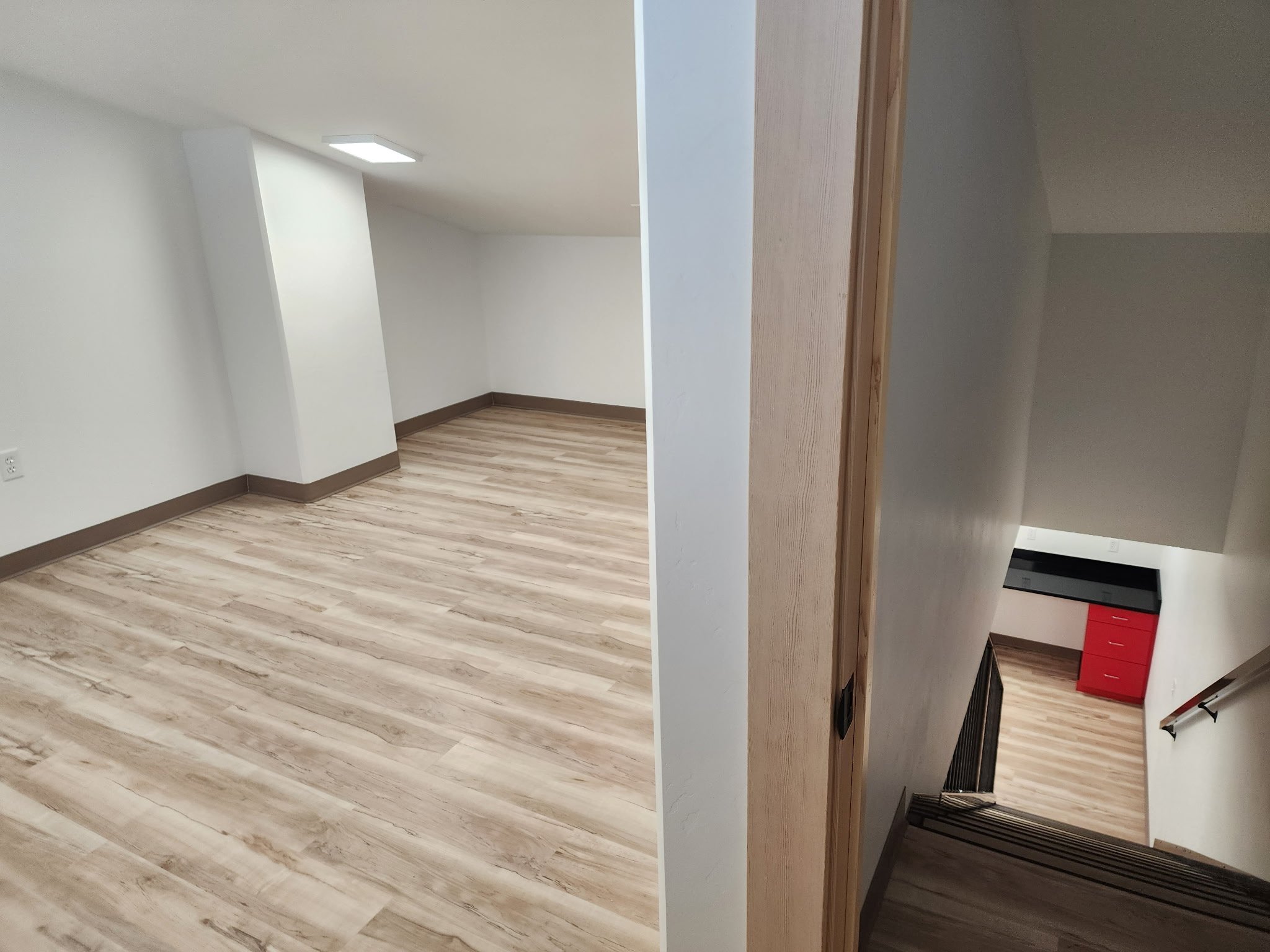 Room B (190SQ FT) and Stairs