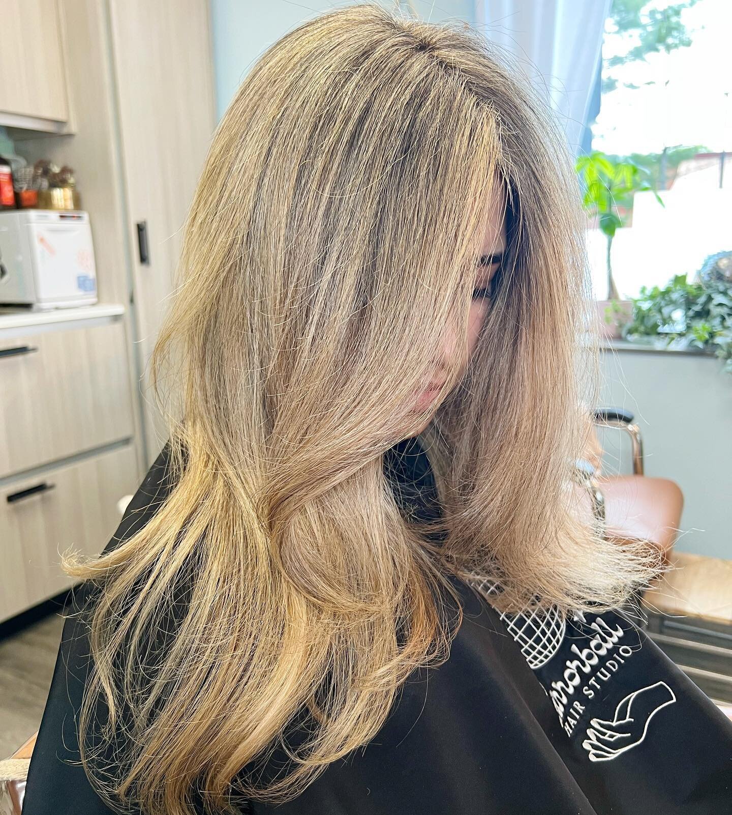 if you have super dark natural hair and find that your highlights end up looking too high contrast and stripey - dm me for a consultation 🫡  my signature foil placement lends itself to a bright, blended blonde without needing a shadow root ✨

#njhai