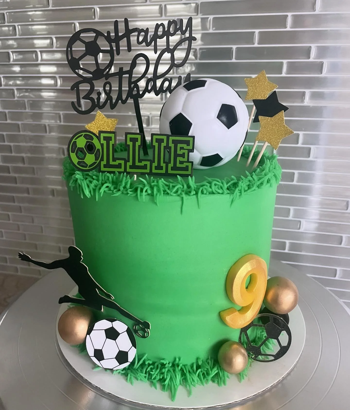 Soccer theme ⚽️ 🥅 🎂 

*vanilla cake with vanilla buttercream

#sweettsmuskoka #hobbybaker #bakinglove #cakesofinstagram #bakingtherapy #instacakes #homemade #cakestagram #cakedesigner #homebaker #muskoka #birthday #cakelover #cake