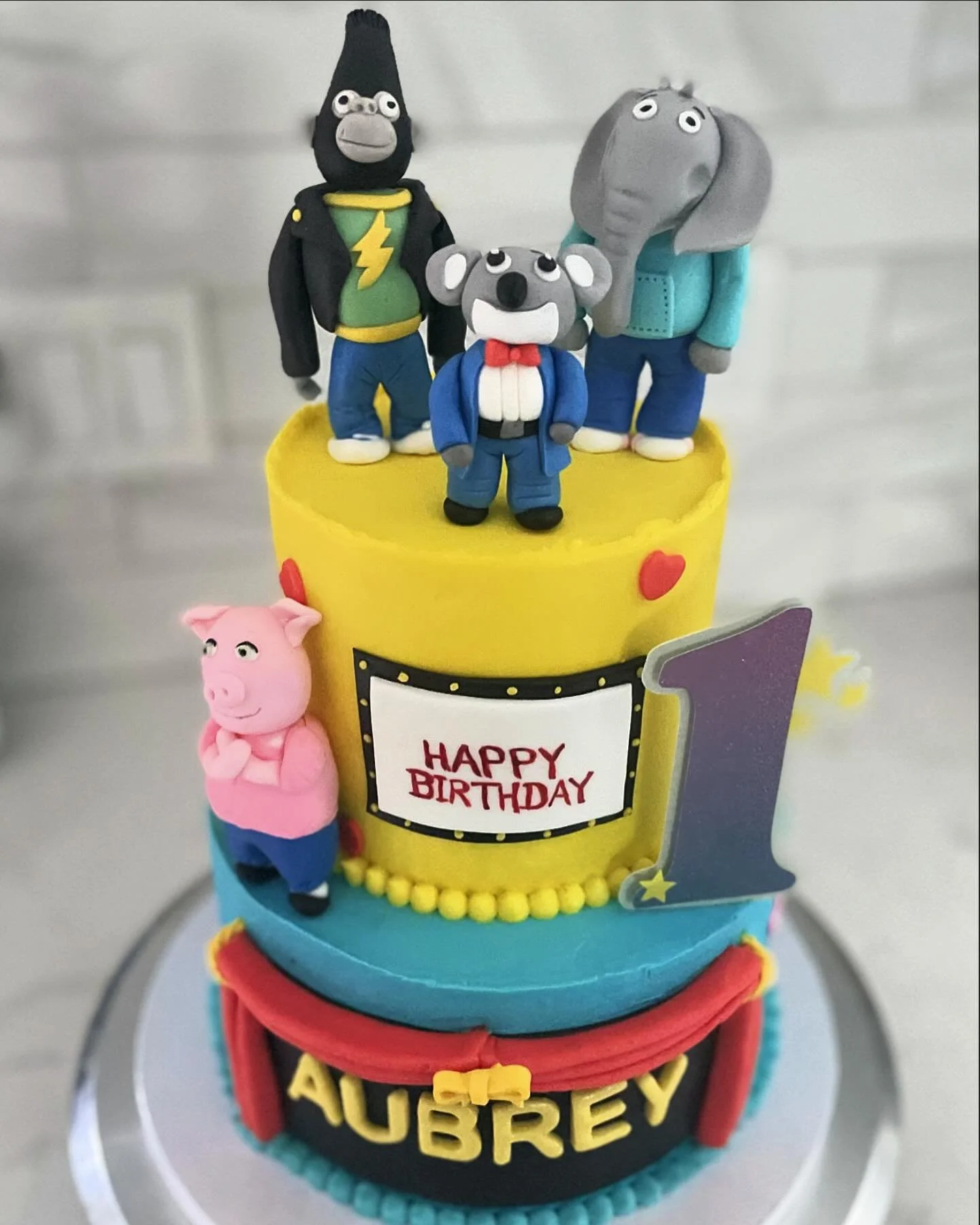 A 🎤&rdquo;SING&rdquo;🎤 themed 1st birthday cake for a little princess&rsquo;s first birthday celebration! 🎂

So much fun hand making and creating all these characters out of fondant to decorate with!

🦍 Johnny 🐨 Mr Moon 🐘 Meena 🐷 Rosita 

🤍5&