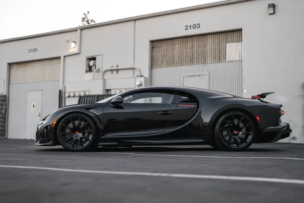 Bugatti Chiron Super Sport 300+ full side profile