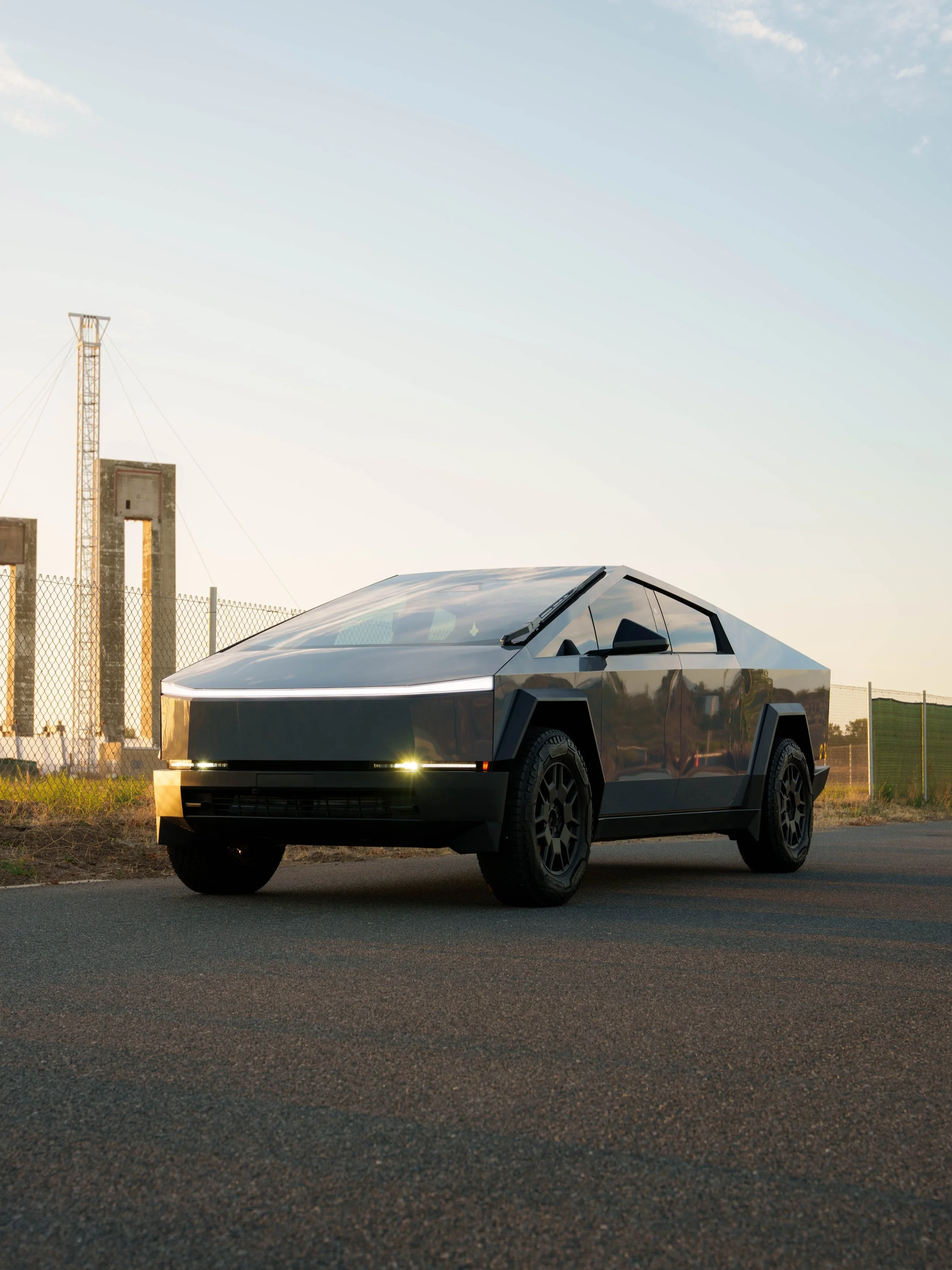 Tesla Cyberturck metal grey ppf