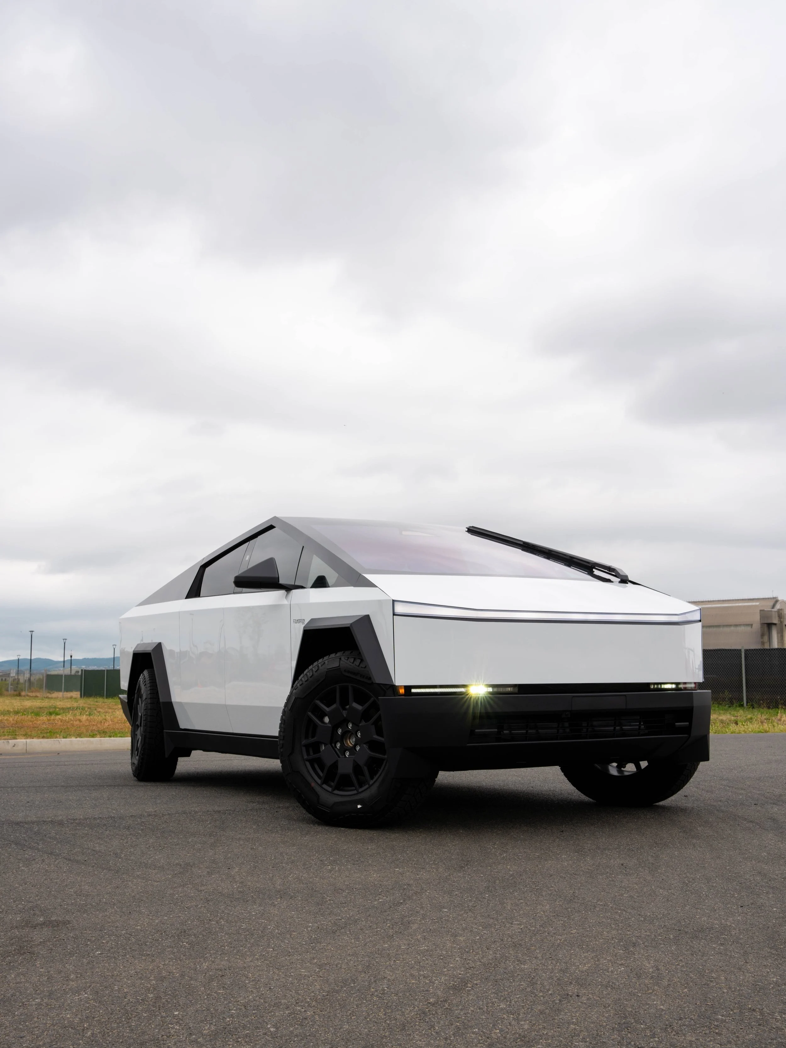 Tesla Cyberturck Laser white ppf