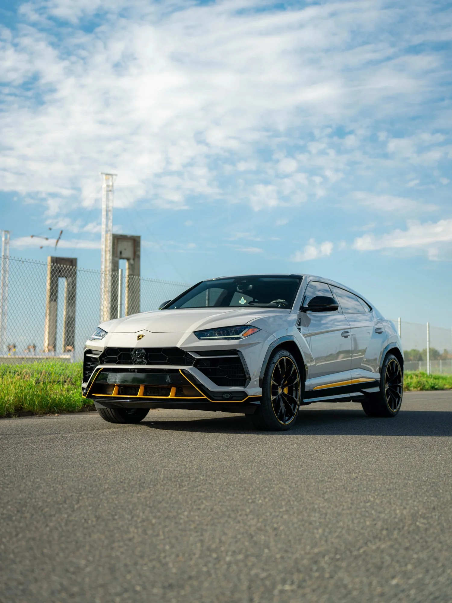 Lamborghini Urus Chalk after Vinyl Wrap, front-right three-quarter view