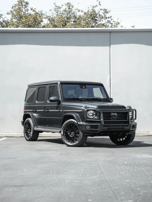 Dark matte Mercedes-Benz G 550, front three-quarter view
