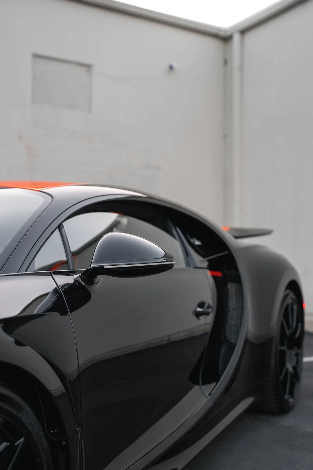 Bugatti Chiron Super Sport 300+ side mirror, door and curved side bodywork