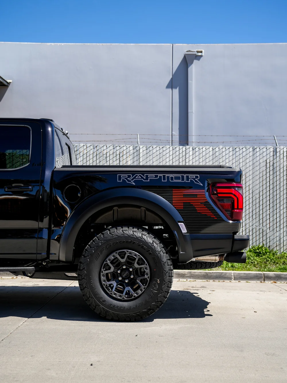 Raptor bedside graphics, rear wheel and taillight on the Ford F-150 Raptor R.