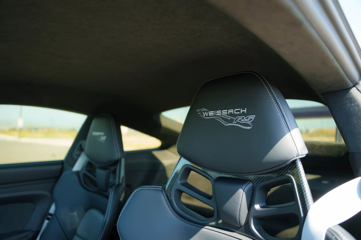 Porsche 992.1 GT3 RS interior bucket seat and Weissach package