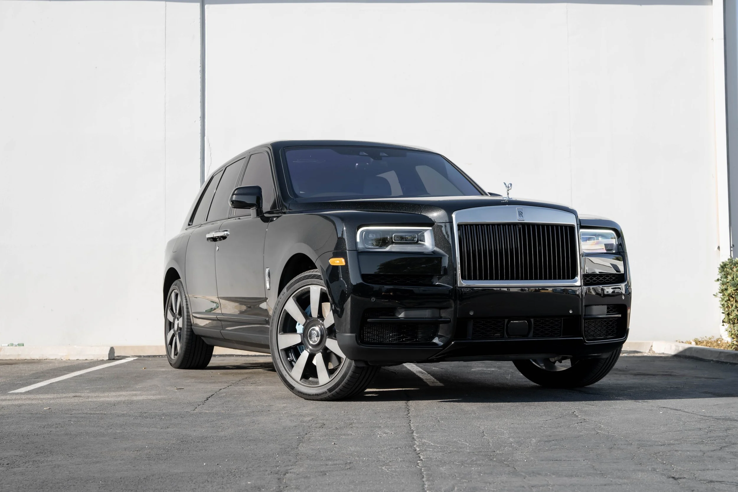 Dark Metallic Grey Rolls-Royce Cullinan — complete clean front three-quarter landscape view of this Cullinan