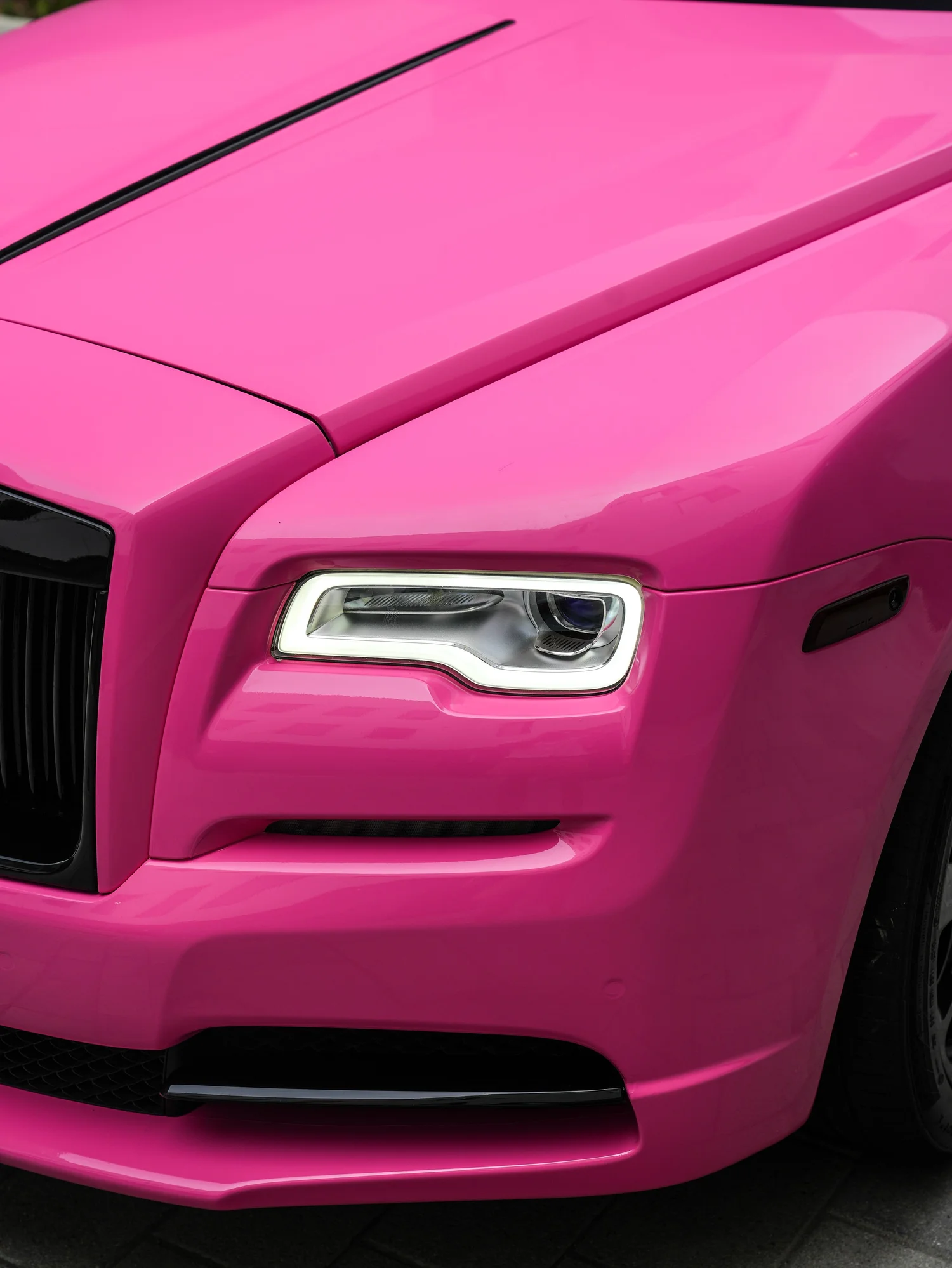 Rolls-Royce Wraith Rose Pink after Vinyl Wrap, front-corner view