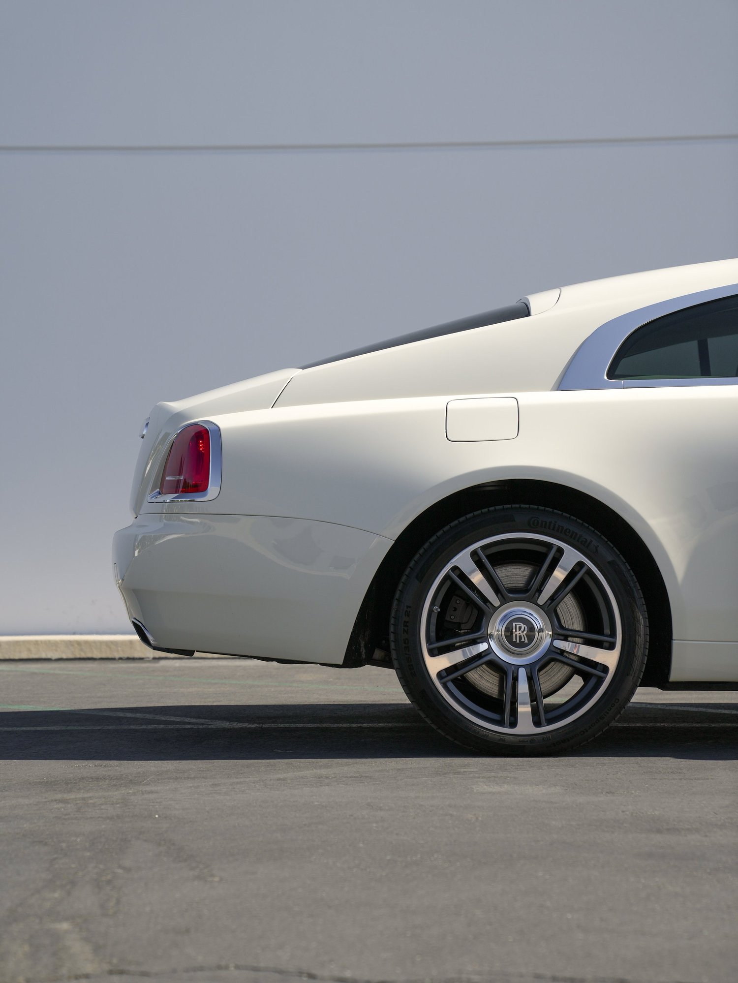 Rolls-Royce Wraith Inozetek Boneyard White after Vinyl Wrap, rear-quarter and wheel view