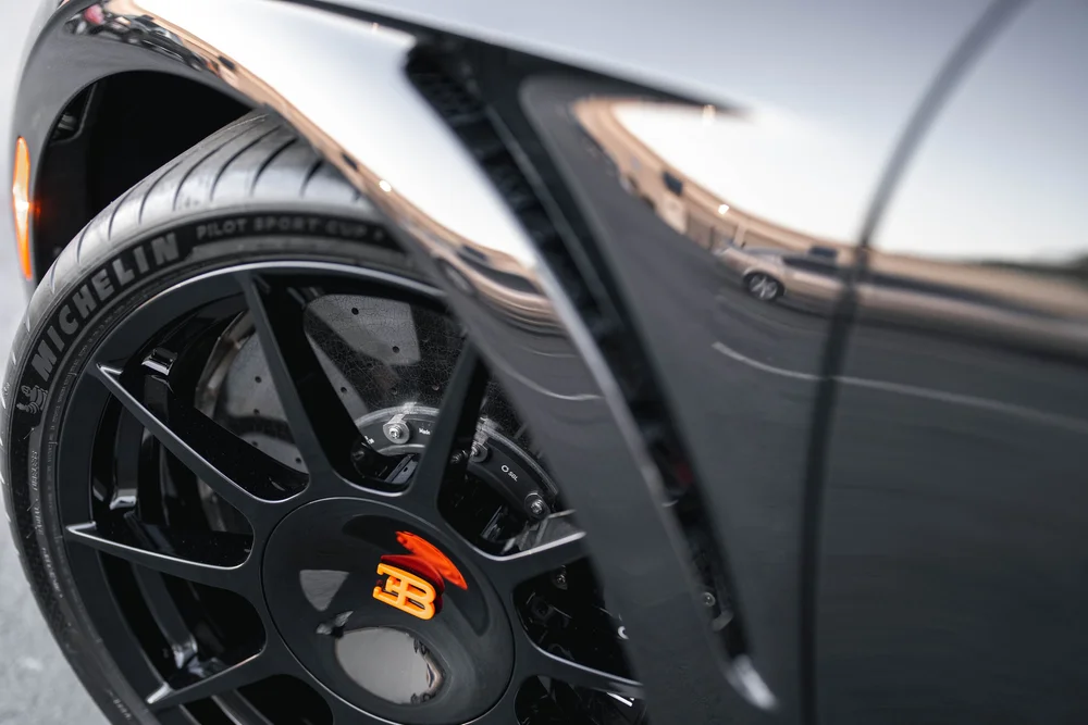 Bugatti Chiron Super Sport 300+ wheel, tire and reflecting fender in close view