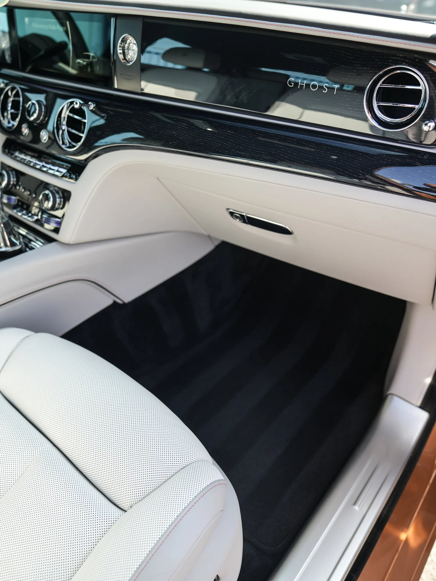 Rolls-Royce Ghost after Ceramic Coating, interior cabin detail