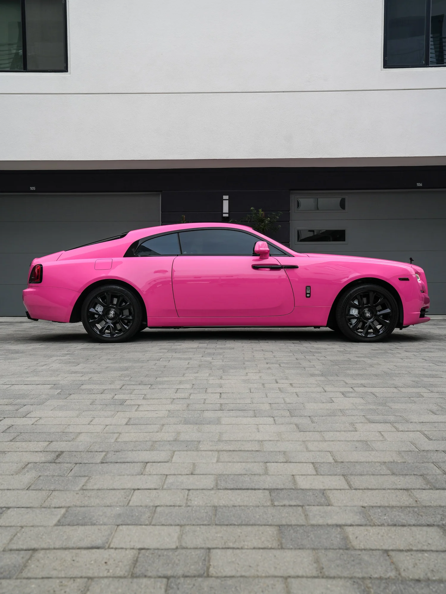 Rolls-Royce Wraith Rose Pink after Vinyl Wrap, rear-left three-quarter view