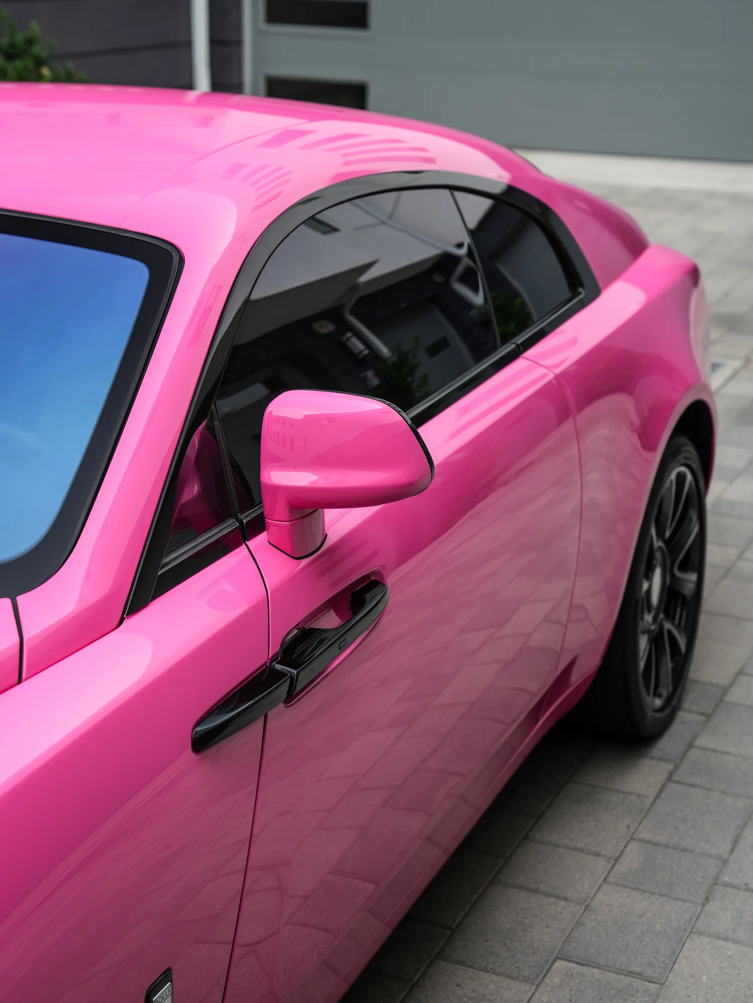 Rolls-Royce Wraith Rose Pink after Vinyl Wrap, side body-panel and door detail