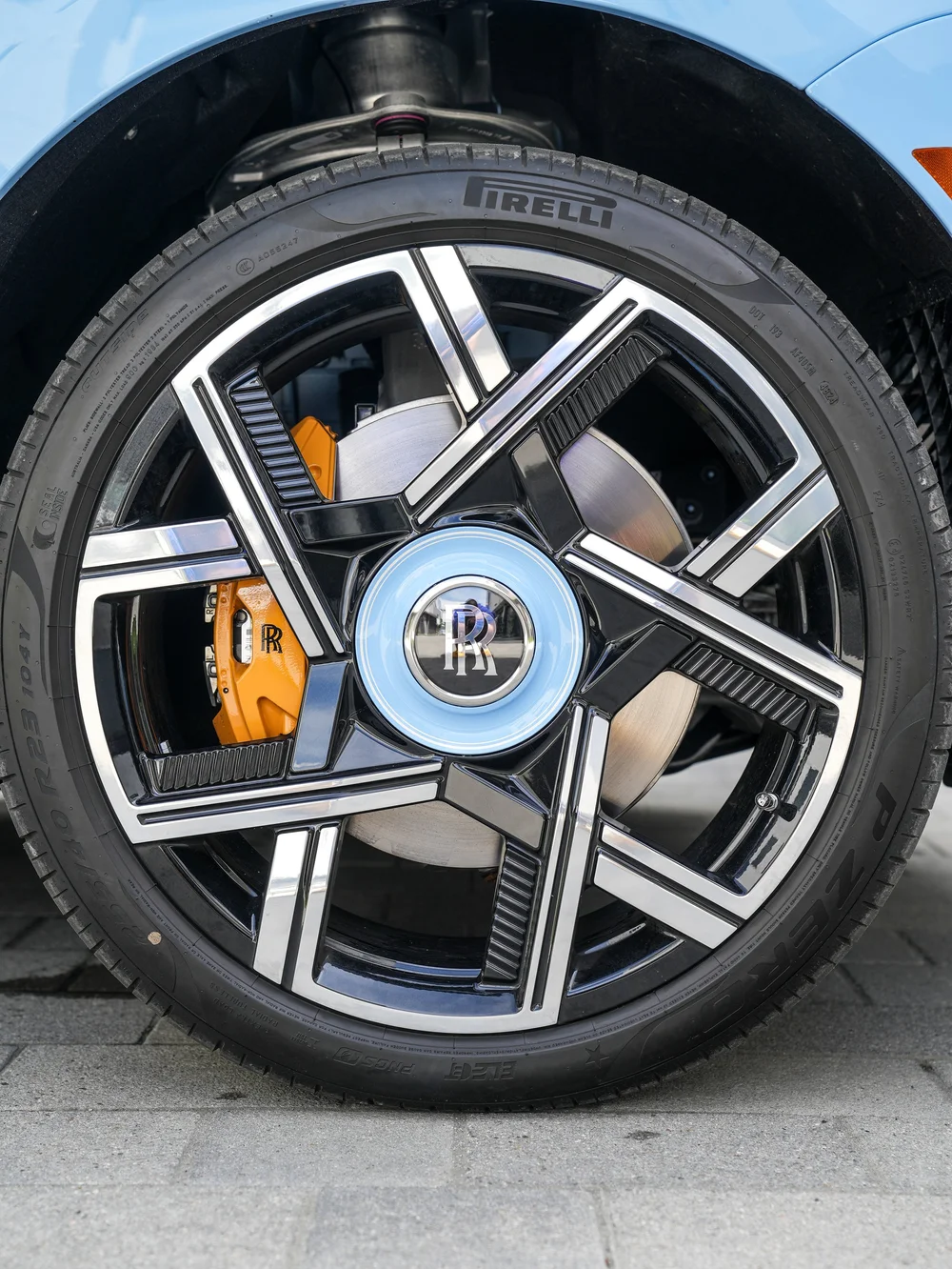 Rolls-Royce Cullinan Series II wheel and orange brake caliper detail