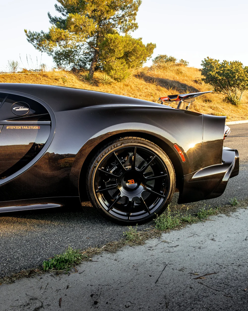 Rear wheel and exposed carbon-fiber side detail on the Bugatti Chiron Super Sport 300+