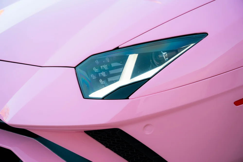 Y-shaped front light and angular bumper on the Sakura Pink Lamborghini Aventador