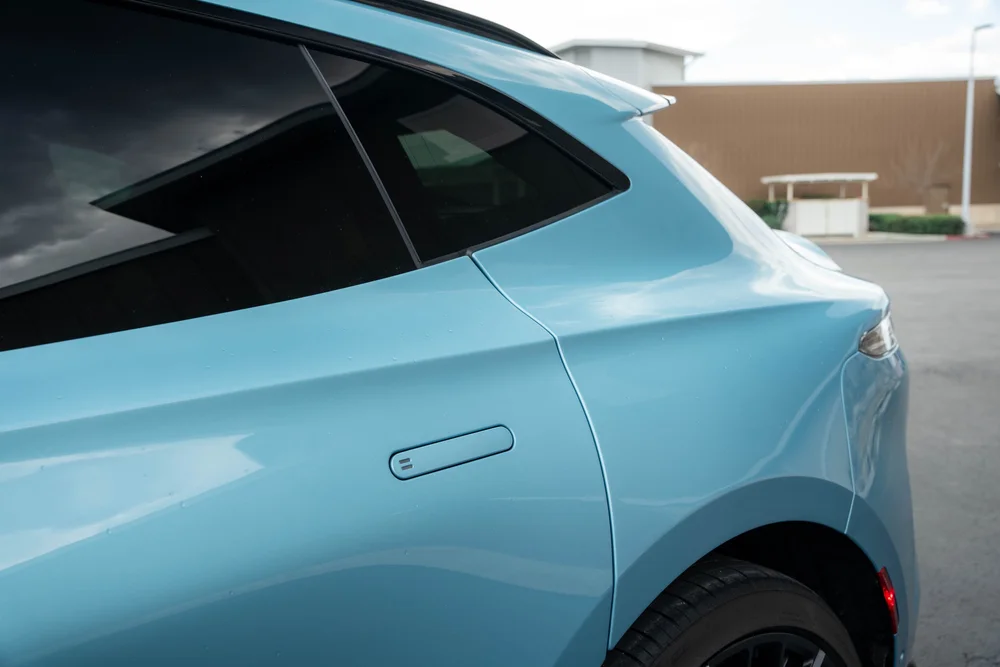 Aston Martin DBX 707 rear side glazing, door handle and quarter panel detail