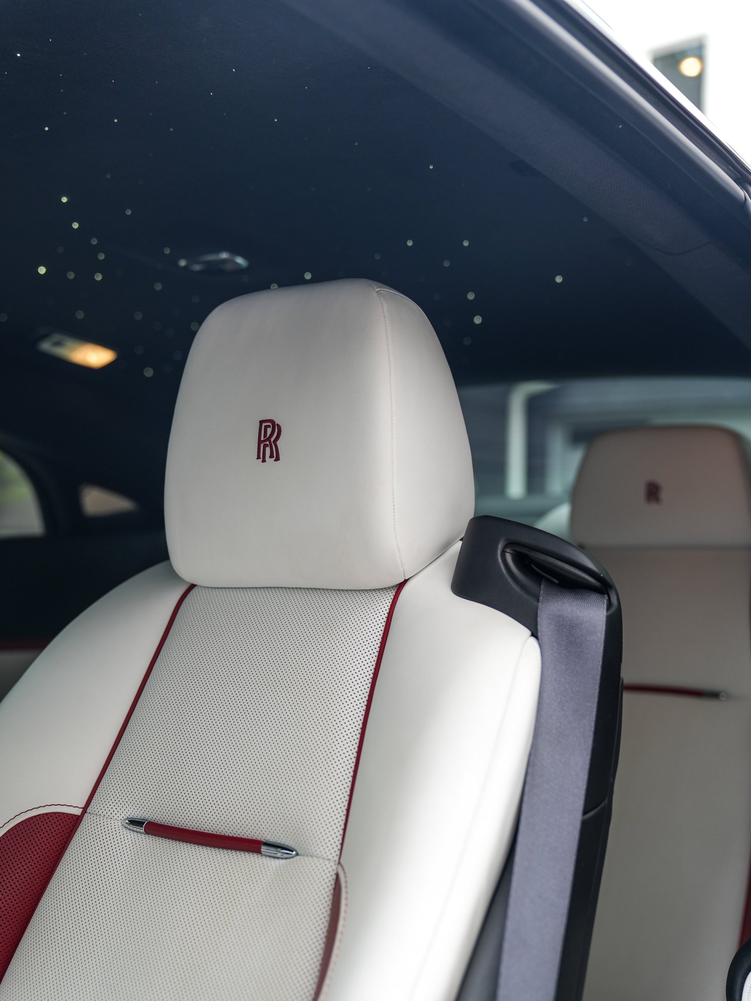 Rolls-Royce Wraith Rose Pink after Vinyl Wrap, front-seat detail