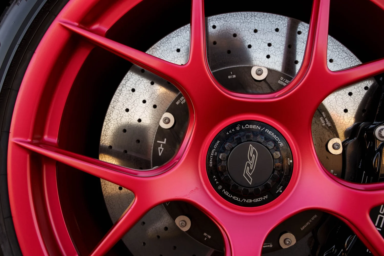 Center-lock wheel and red brake detail