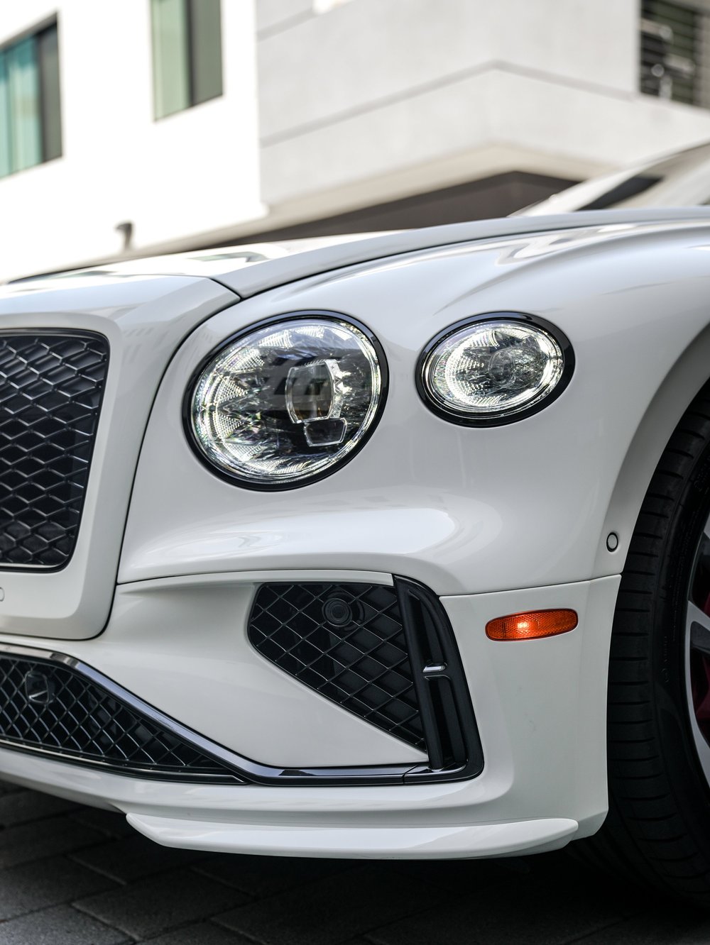 Close-up of the Bentley Flying Spur Speed circular headlights and front bumper