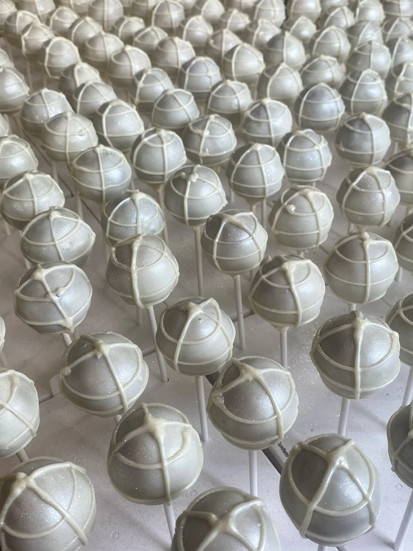 A little sparkle for a big day! Congrats to the newlyweds. ✨