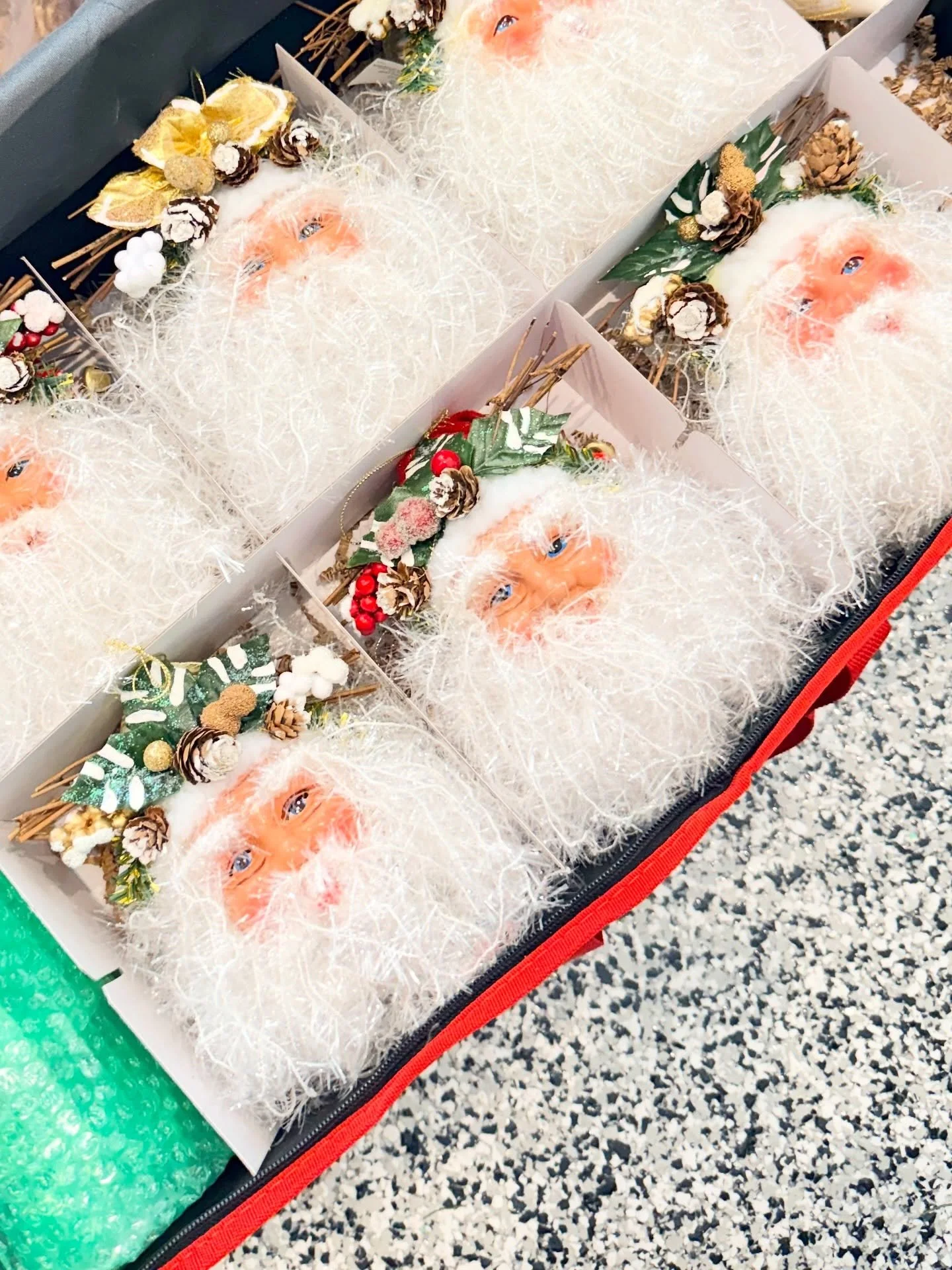 We just wrapped up our last takedown of the season ❤️

You&rsquo;ll never regret putting your holiday decorations away with intention. When things are packed thoughtfully instead of tossed in a rush, next year&rsquo;s decorating feels joyful, not str