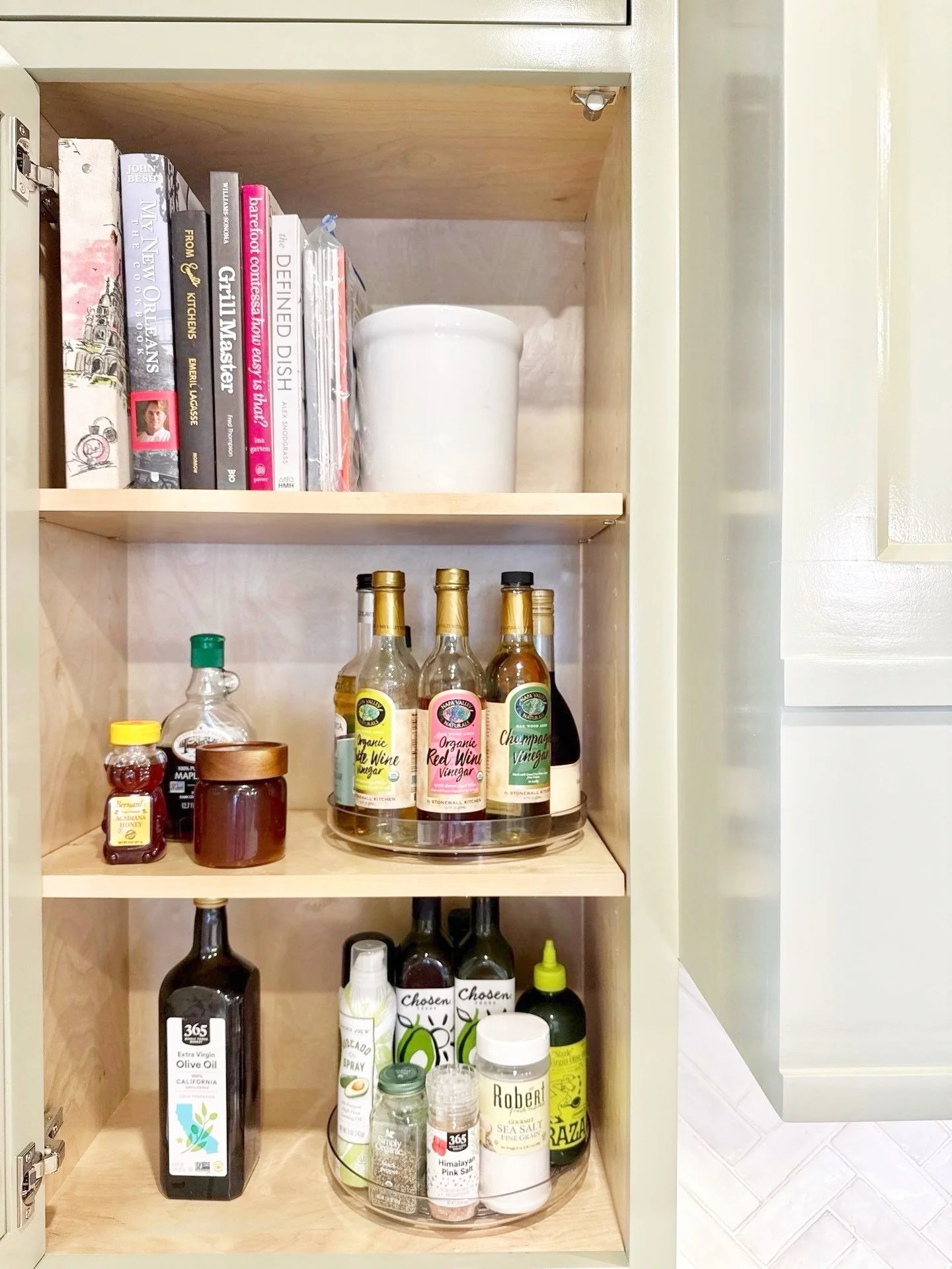An organized kitchen isn&rsquo;t about perfection, it&rsquo;s about flow. ✨

When everything has a clear home and is grouped by how you actually use it, cooking feels easier, cleanup is faster, and daily routines don&rsquo;t feel so heavy. Thoughtful