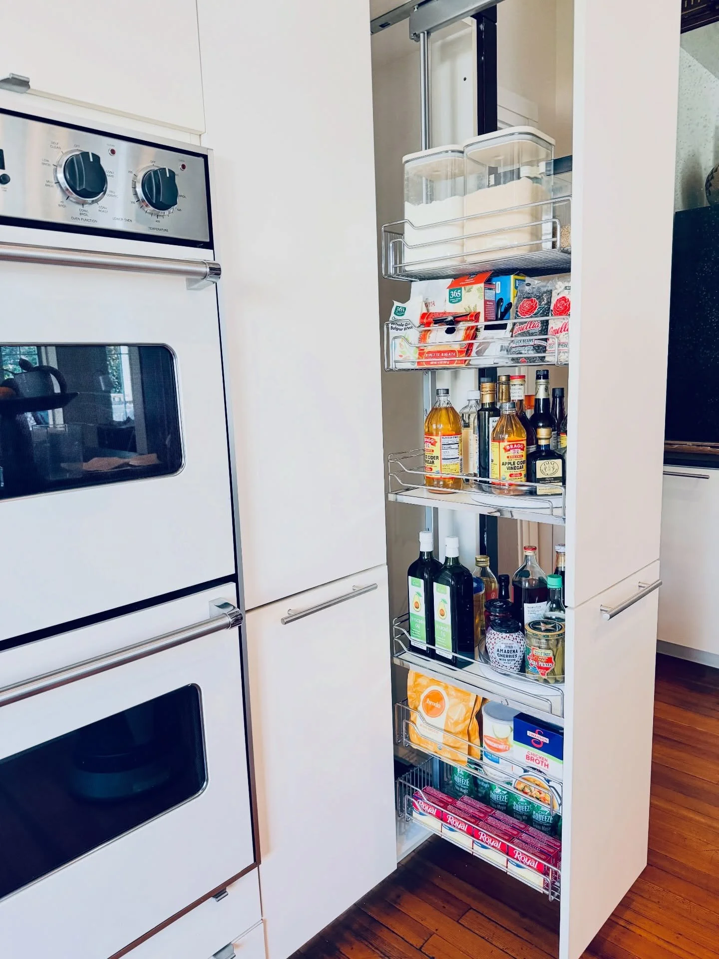 Pantries come in all shapes and sizes, but the way we organize them is often very similar. Start by keeping only what you truly use and need, then create clear zones so everything has a logical place. Use simple products to give items boundaries, lab