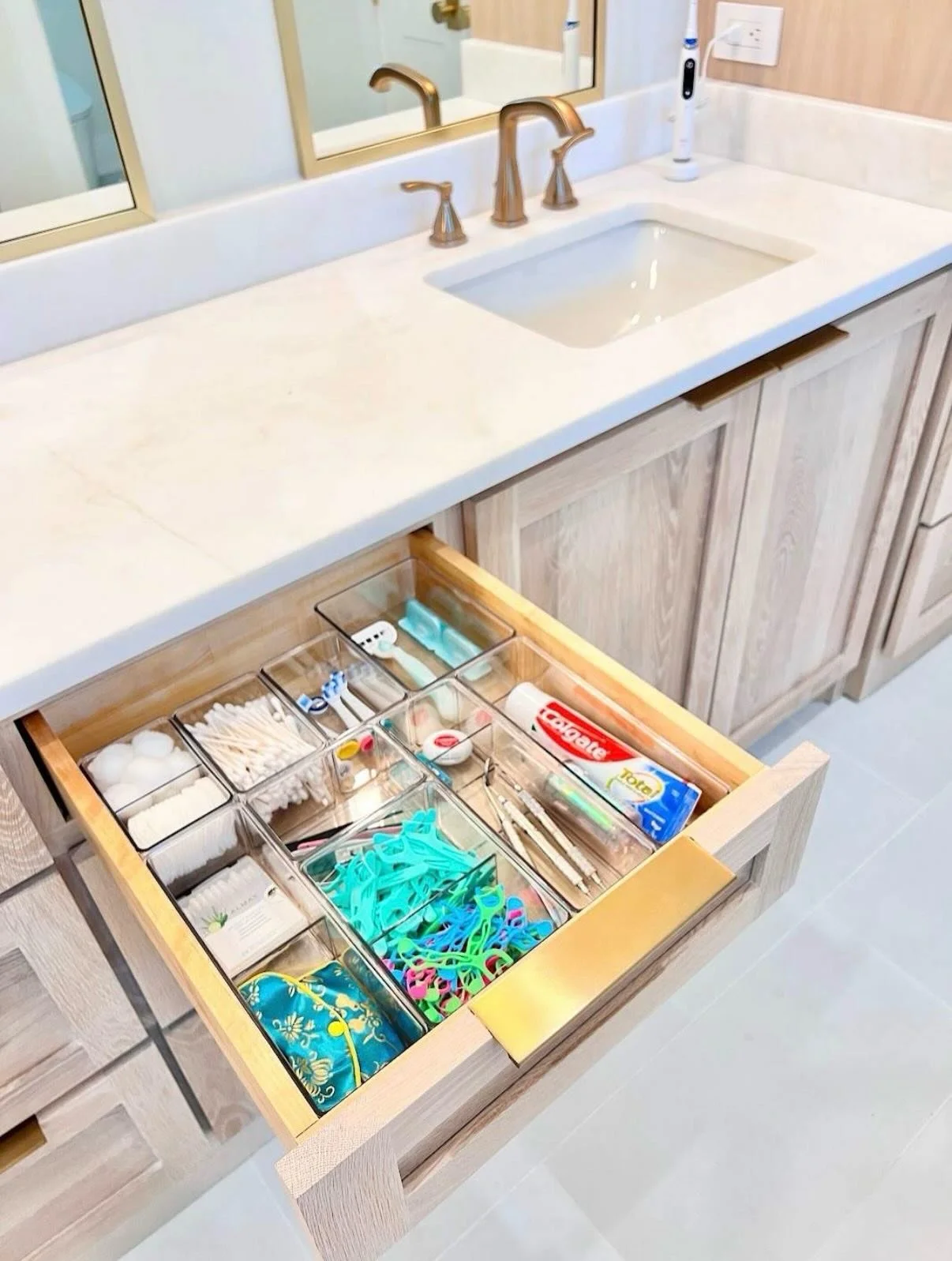 The secret to keeping drawers organized? The right systems. ✨

Whether it&rsquo;s a bathroom drawer, kitchen drawer, or the infamous junk drawer &mdash; organization becomes so much easier when every item has a designated place.

A few of our favorit