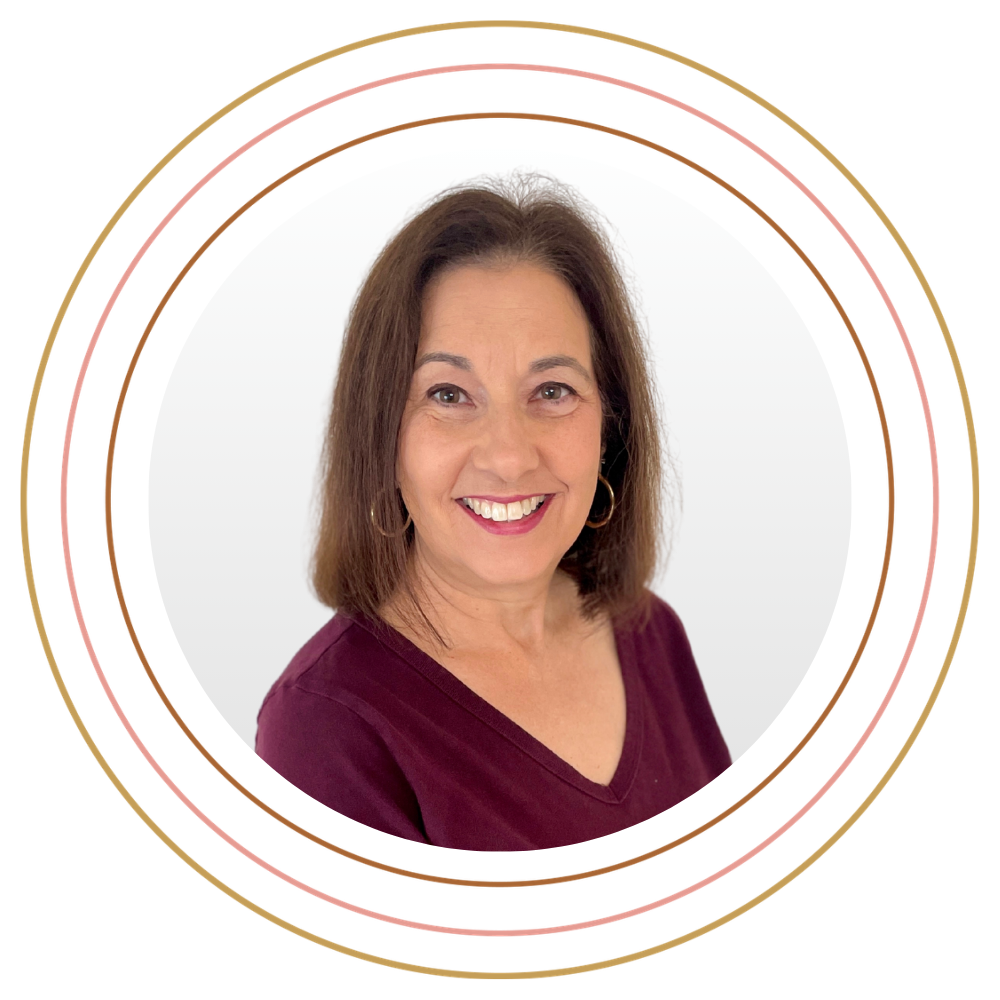 Sorted Professional Organizing Team Member Organizer Michelle Kelly headshot to accompany her bio on about us page